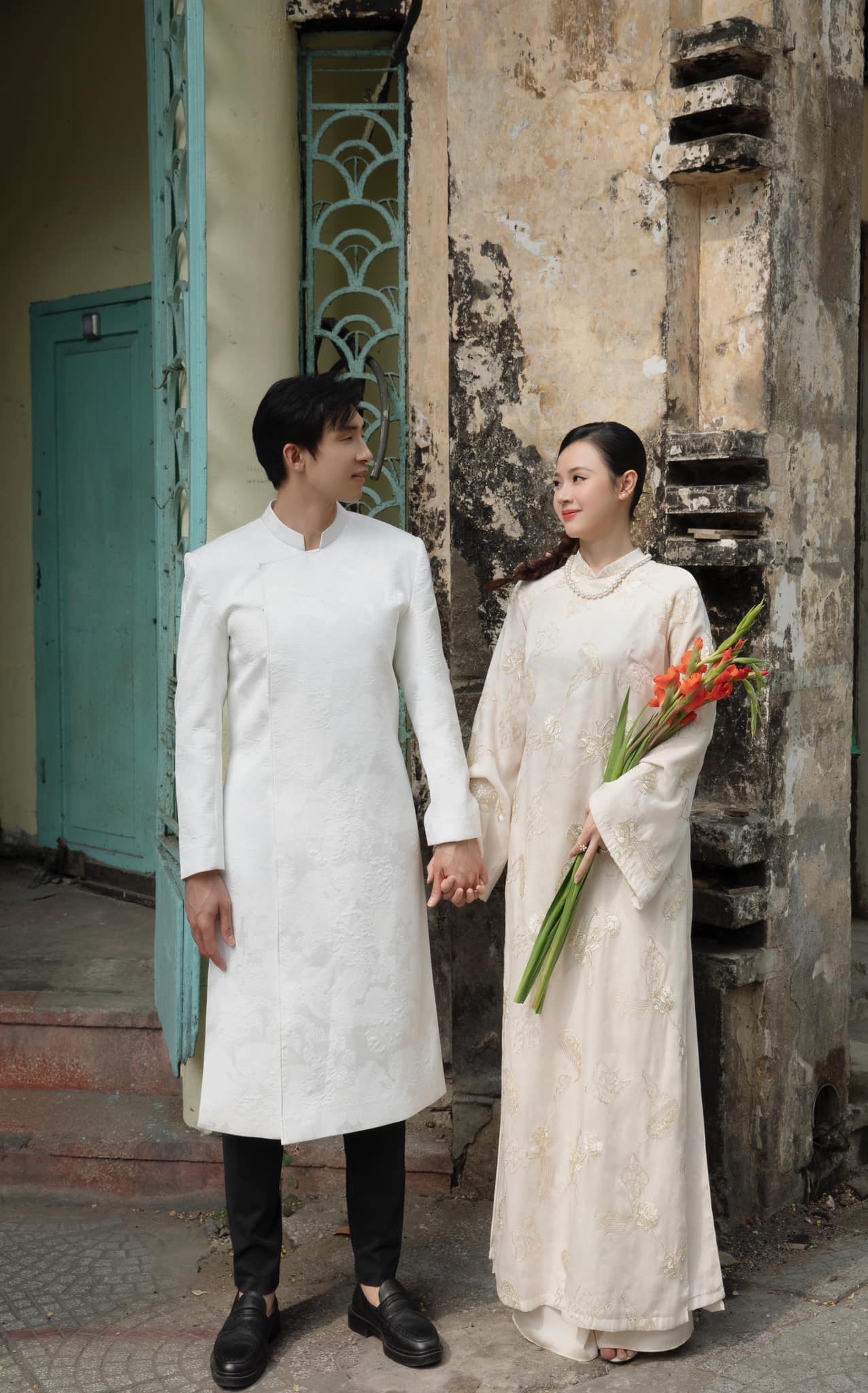 Vợ chồng Midu mùng 2 Tết: Tung bộ ảnh ngập Vợ chồng Midu mùng 2 Tết: Tung bộ ảnh ngập