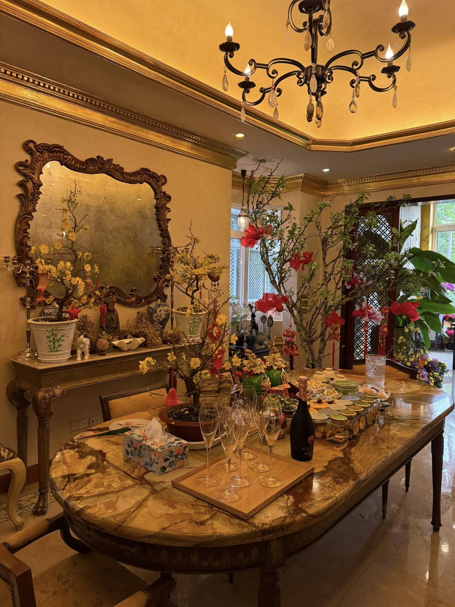 Nữ nghệ sĩ sở hữu biệt thự 4 tầng, rộng 1000m2 ở Thủ Đức, 54 tuổi đẹp nuột nà như 20 nhưng lẻ bóng- Ảnh 3.