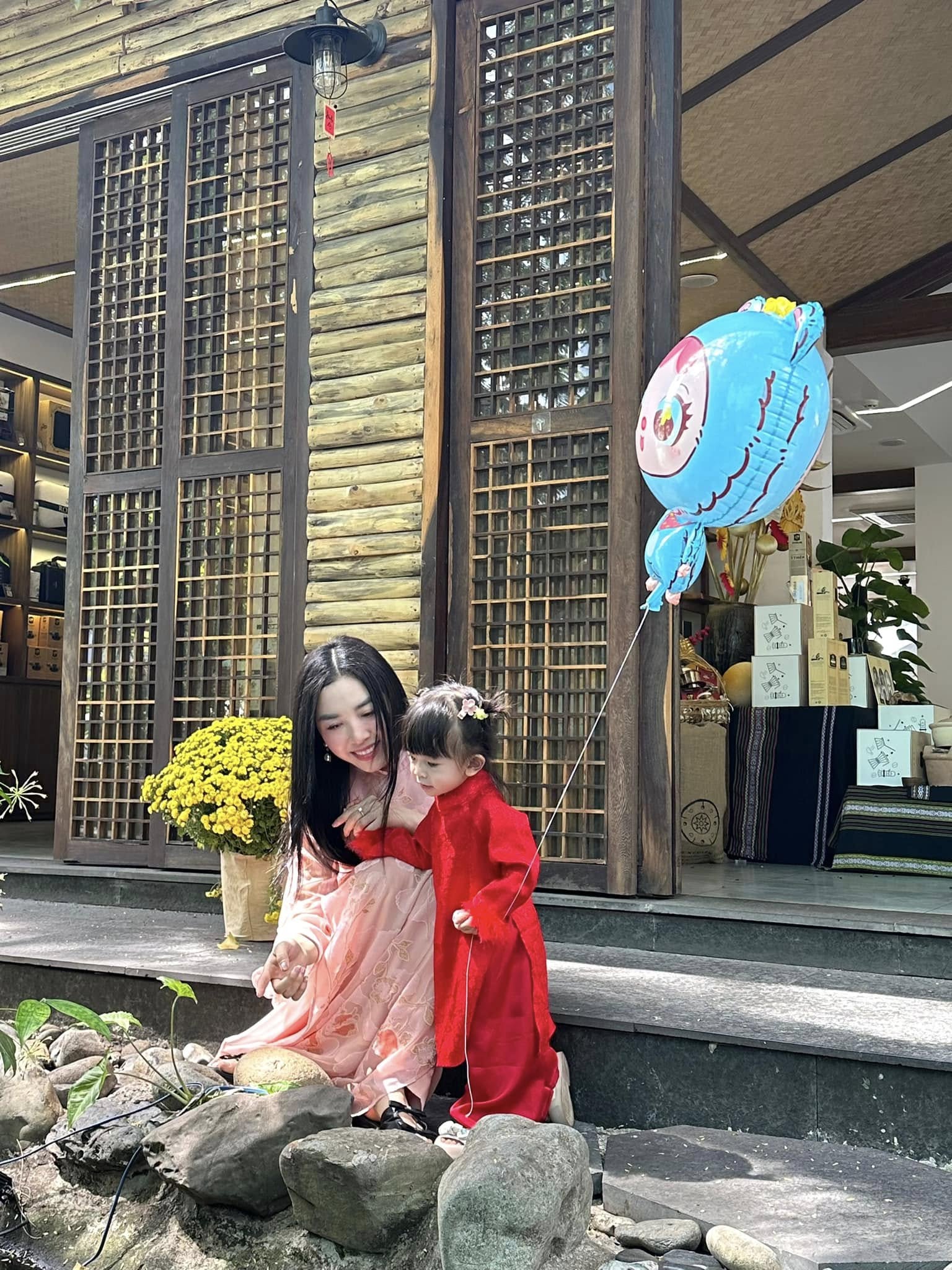 Cô dâu Vbiz được tặng 13 cây vàng hồi môn, tính số lãi chỉ sau 4 năm cưới mà choáng váng- Ảnh 7.