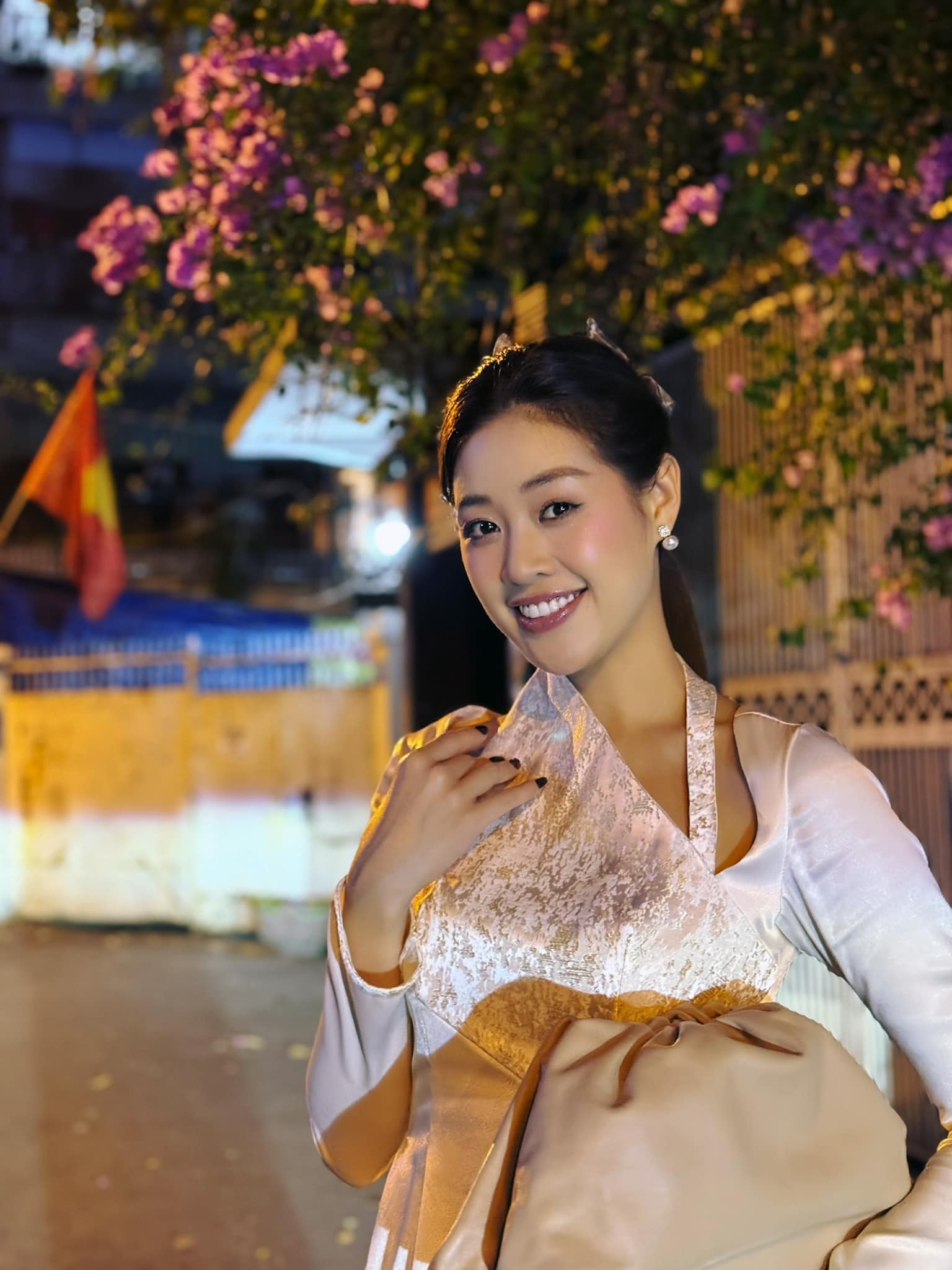 Chỉ 1 câu nói, Hoa hậu Khánh Vân để lộ thái độ với con riêng của chồng- Ảnh 1. Chỉ 1 câu nói, Hoa hậu Khánh Vân để lộ thái độ với con riêng của chồng- Ảnh 1.