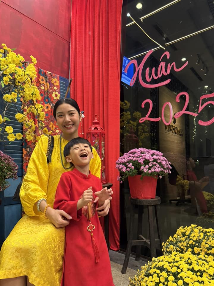 Nhóc tỳ Vbiz gia thế khủng: Họ nội toàn giáo sư và nhà văn hoá lớn, mẹ có học thức đáng gờm- Ảnh 11. Nhóc tỳ Vbiz gia thế khủng: Họ nội toàn giáo sư và nhà văn hoá lớn, mẹ có học thức đáng gờm- Ảnh 11.