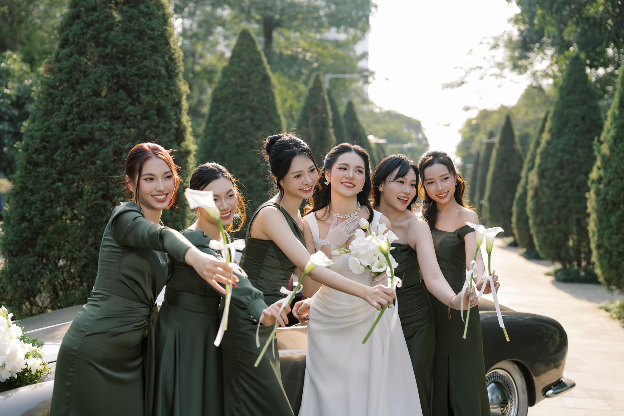 Hoa hậu Kỳ Duyên vừa bí mật tổ chức lễ cưới: Dâu rể khoá môi cực ngọt, khách mời vỏn vẹn 50 người- Ảnh 5. Hoa hậu Kỳ Duyên vừa bí mật tổ chức lễ cưới: Dâu rể khoá môi cực ngọt, khách mời vỏn vẹn 50 người- Ảnh 5.