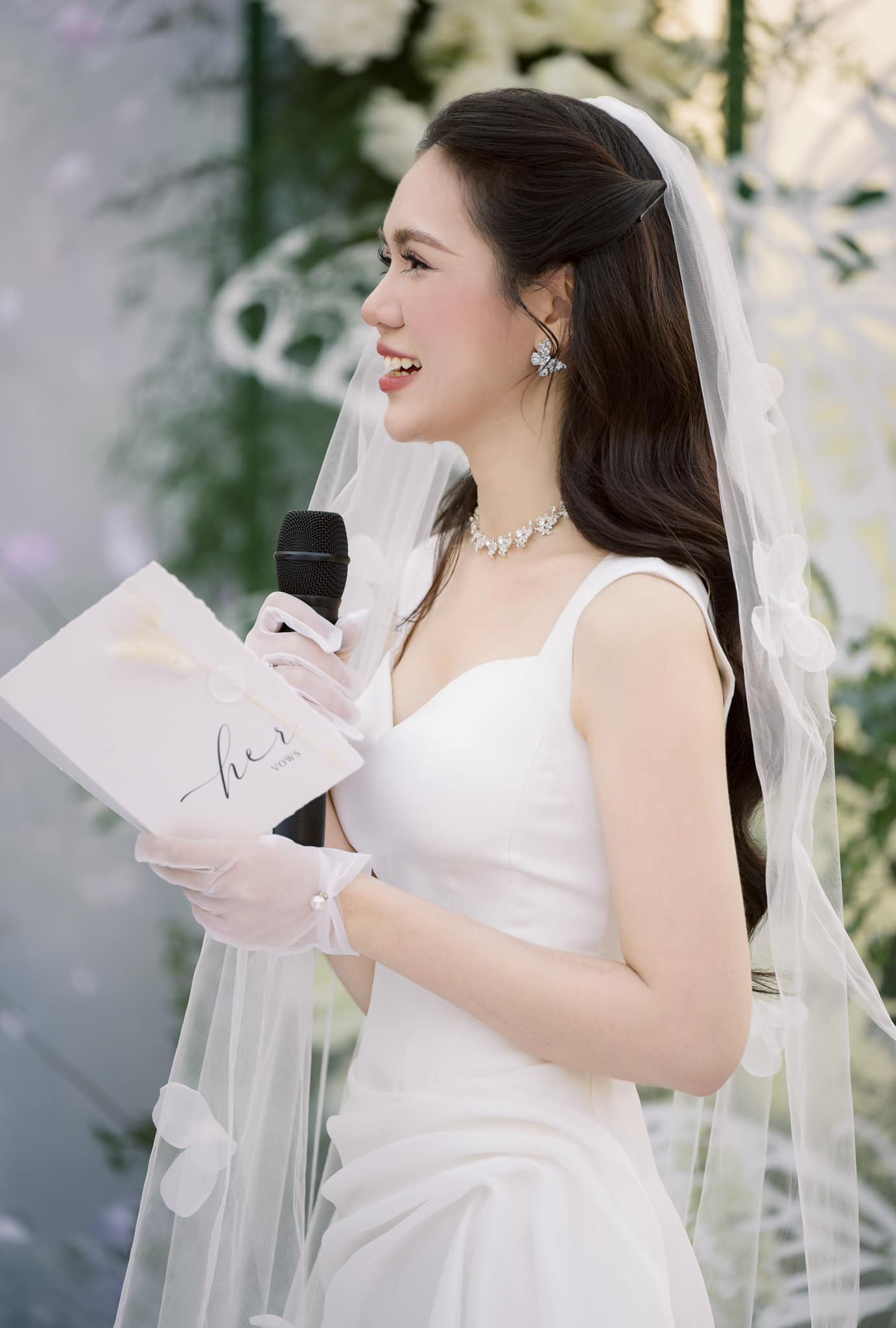 Hoa hậu Kỳ Duyên vừa bí mật tổ chức lễ cưới: Dâu rể khoá môi cực ngọt, khách mời vỏn vẹn 50 người- Ảnh 7. Hoa hậu Kỳ Duyên vừa bí mật tổ chức lễ cưới: Dâu rể khoá môi cực ngọt, khách mời vỏn vẹn 50 người- Ảnh 7.