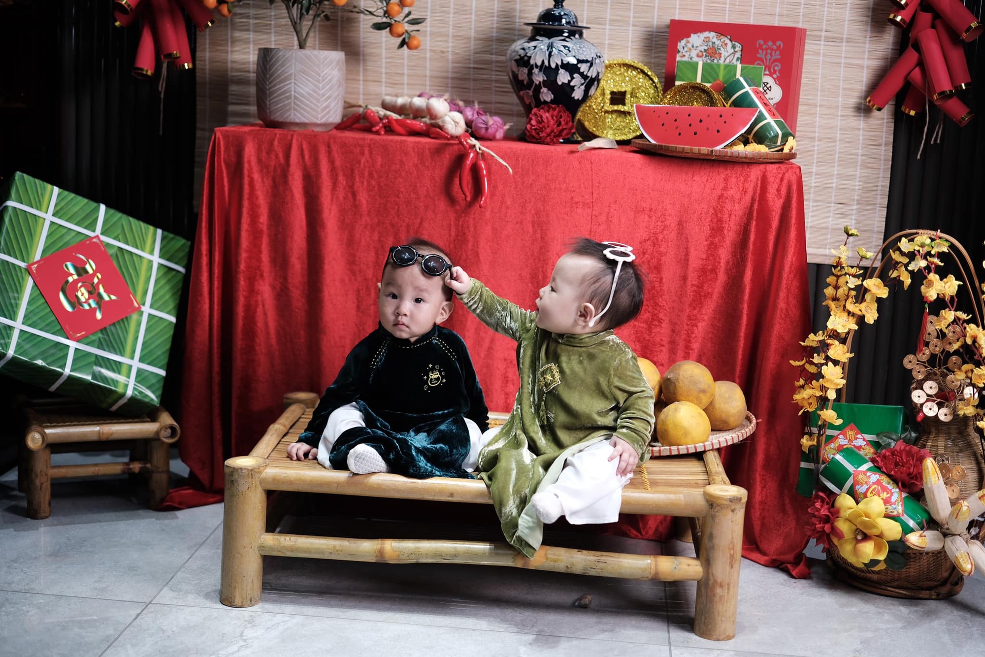 Cặp song sinh nhà Phương Oanh - shark Bình gây cười với loạt biểu cảm cực tinh nghịch- Ảnh 6. Cặp song sinh nhà Phương Oanh - shark Bình gây cười với loạt biểu cảm cực tinh nghịch- Ảnh 6.