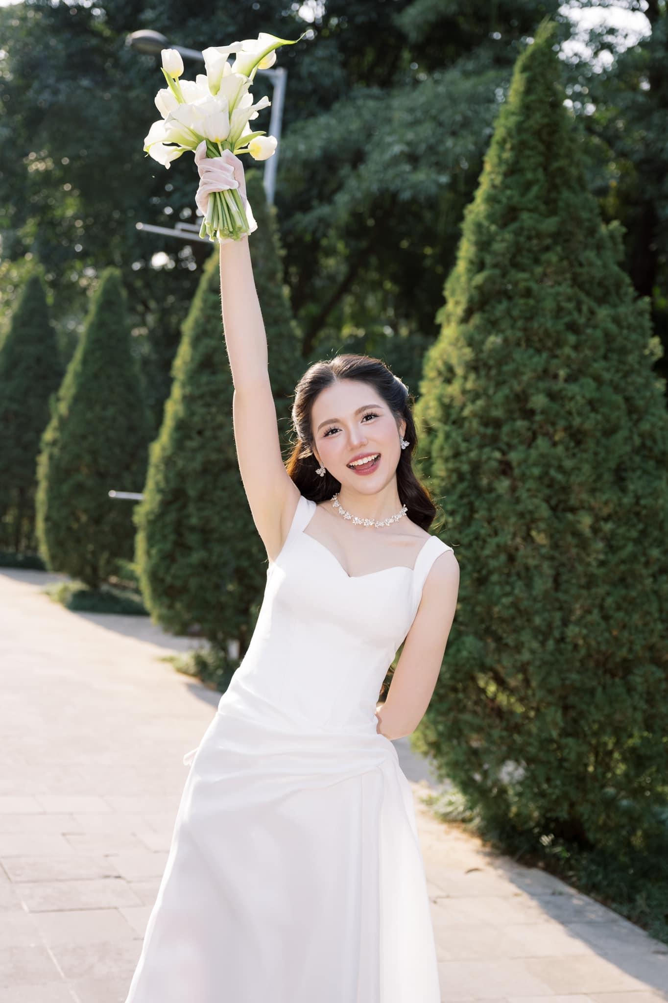 Hoa hậu Kỳ Duyên vừa bí mật tổ chức lễ cưới: Dâu rể khoá môi cực ngọt, khách mời vỏn vẹn 50 người- Ảnh 10. Hoa hậu Kỳ Duyên vừa bí mật tổ chức lễ cưới: Dâu rể khoá môi cực ngọt, khách mời vỏn vẹn 50 người- Ảnh 10.