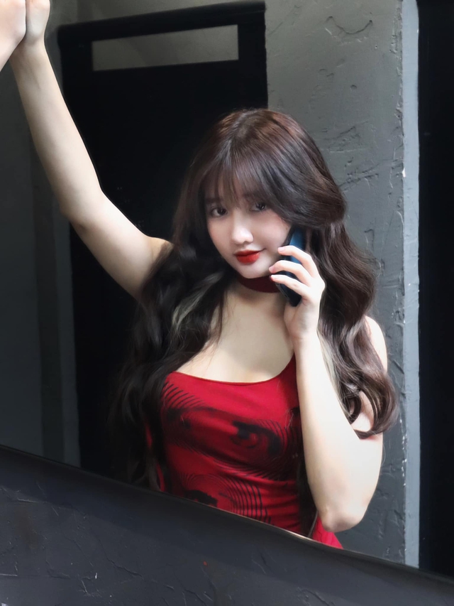 Hot TikToker gần 8 triệu người theo dõi