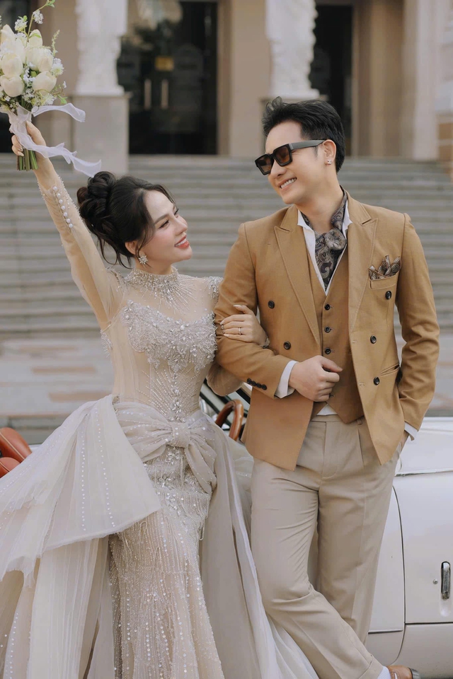 Cặp đôi Việt vướng ồn ào ngoại tình chấn động khẩn thiết mong mỏi 1 điều trước đám cưới- Ảnh 1. Cặp đôi Việt vướng ồn ào ngoại tình chấn động khẩn thiết mong mỏi 1 điều trước đám cưới- Ảnh 1.