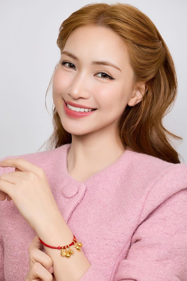 Bức ảnh gây tranh cãi của Hòa Minzy- Ảnh 5. Bức ảnh gây tranh cãi của Hòa Minzy- Ảnh 5.