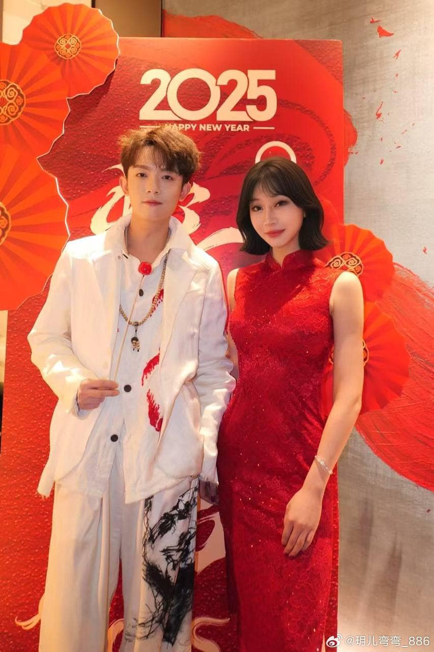 Biến căng: Trai đẹp quậy banh showbiz bị bóc