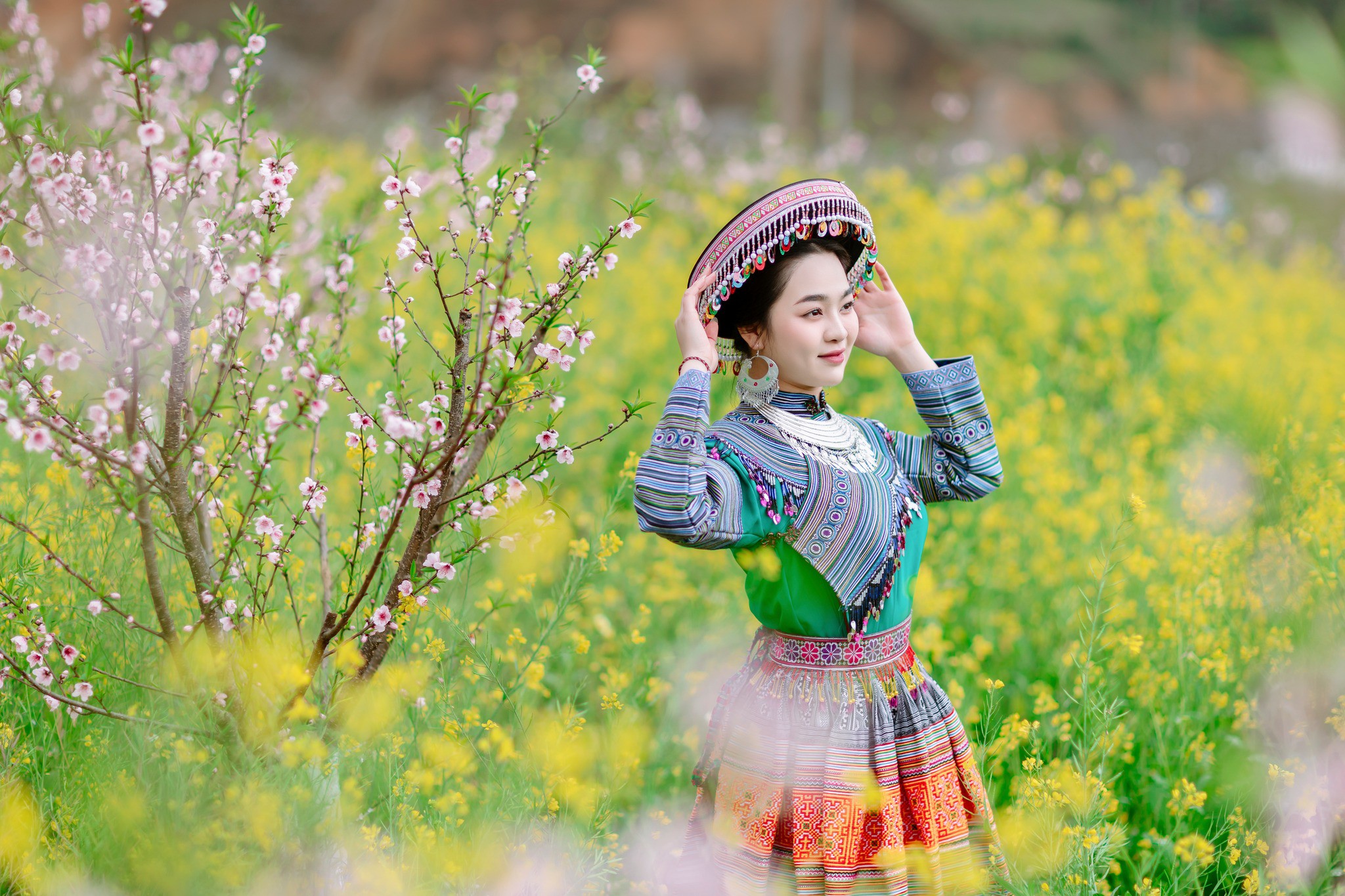 476649127_9690416584325593_6538450918960773925_n-1739255949-213-width2048height1365 Thiếu nữ khoe sắc xuân giữa khung cảnh tuyệt đẹp Bắc Hà - 11