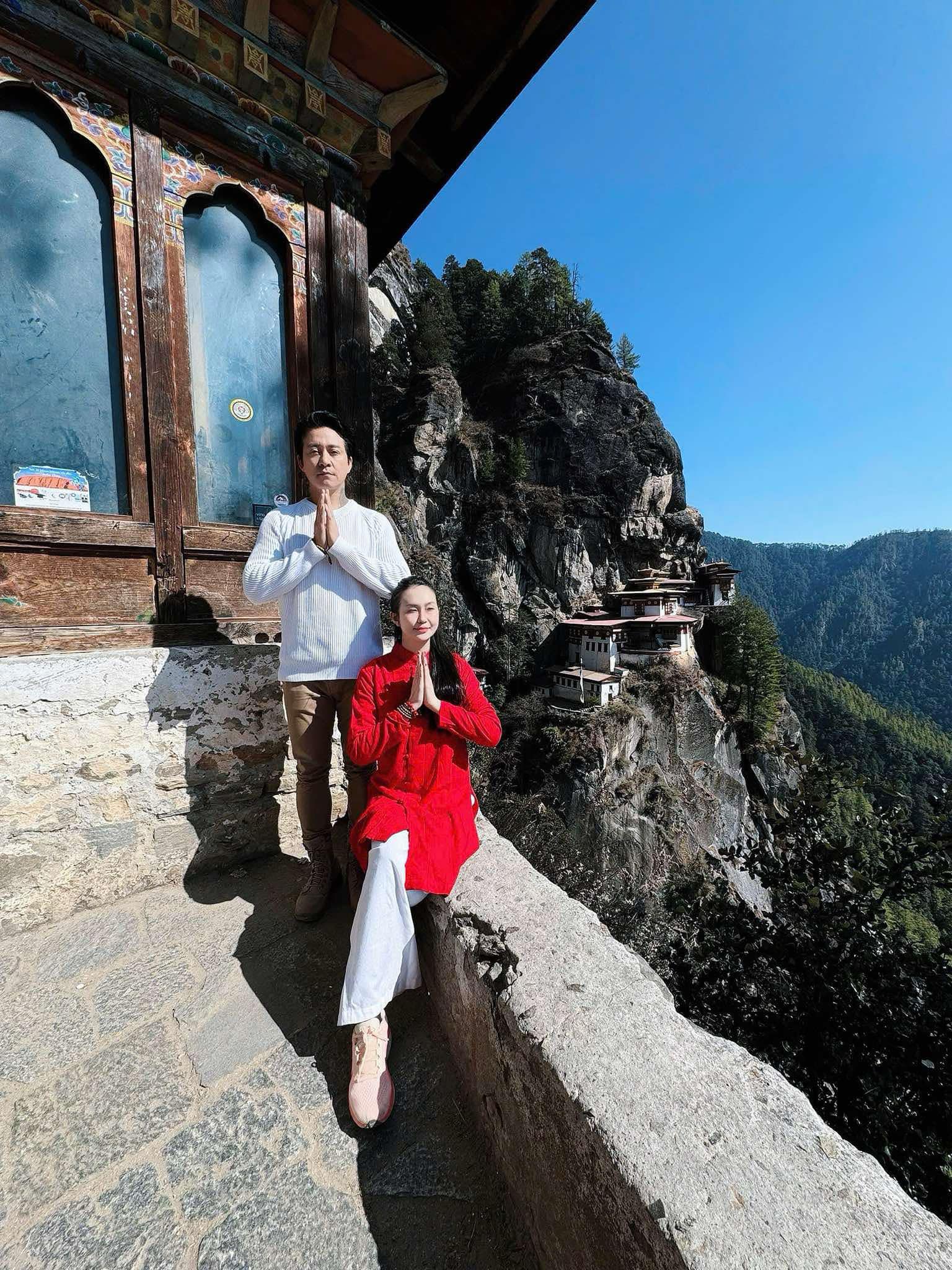 Chuyện tình của nam nghệ sĩ cưới hot girl sinh 3 con, U50 quyết định cạo trọc đầu gây xôn xao- Ảnh 4.