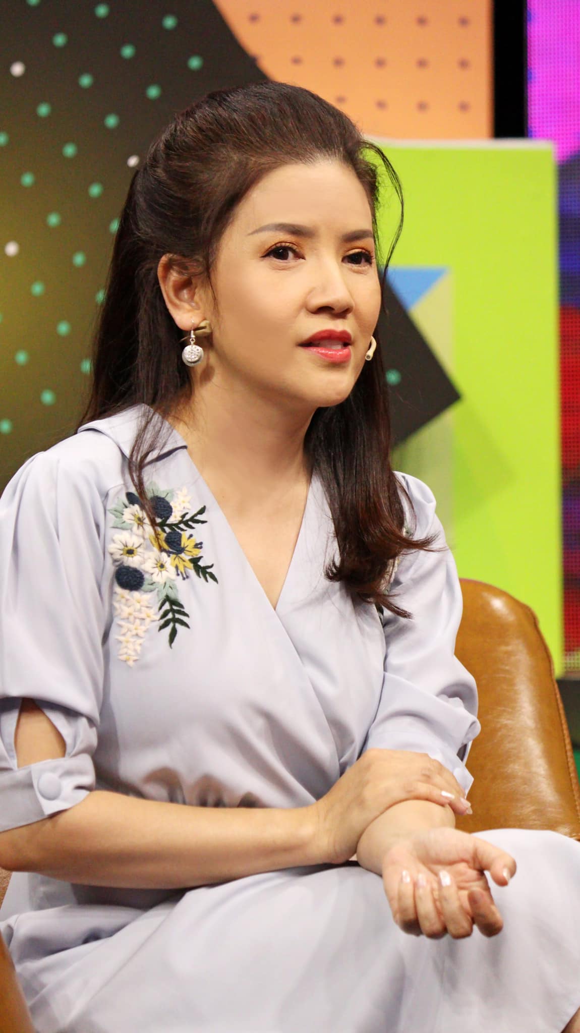 Cảnh tượng hỗn loạn tại đám tang của diễn viên Ngọc Trinh gây bức xúc- Ảnh 4.