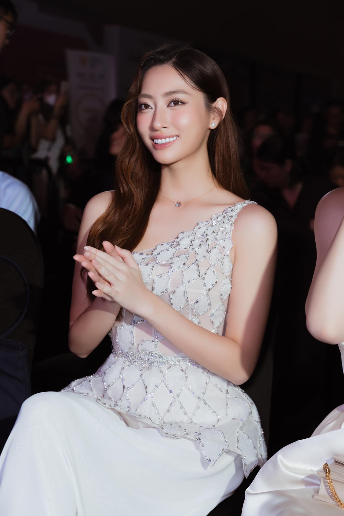 Lộ ảnh nghi Lương Thuỳ Linh bí mật hẹn hò bạn trai gia thế khủng- Ảnh 6.