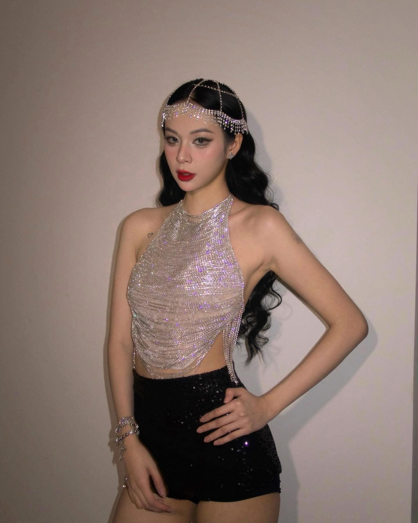 Nữ ca sĩ bất ngờ bị lôi vào ồn ào hot nhất lúc này vì Nữ ca sĩ bất ngờ bị lôi vào ồn ào hot nhất lúc này vì