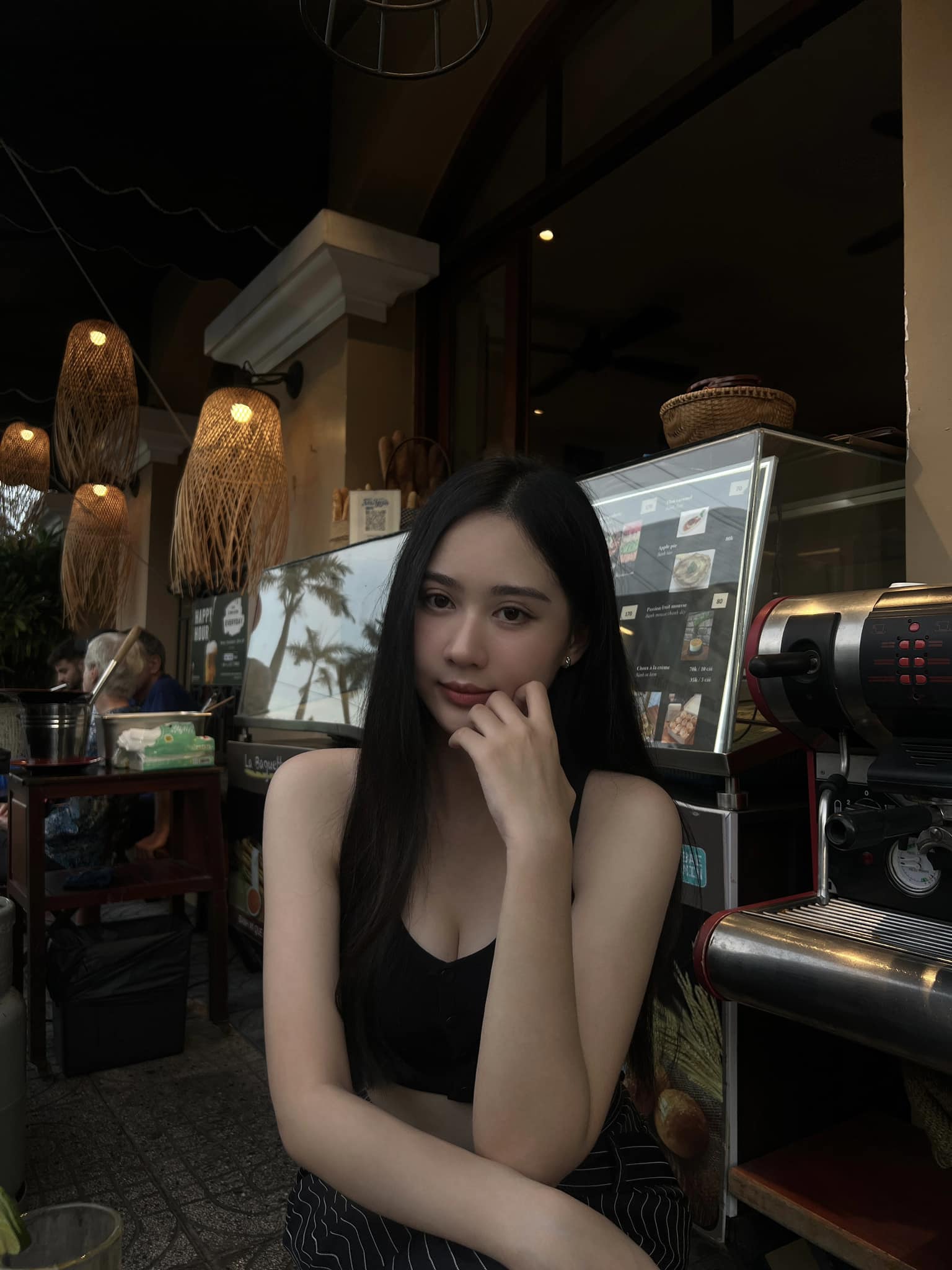 Danh tính bí ẩn bạn gái mới của Hoài Lâm, nhan sắc khi so kè với tình cũ 2k3 có