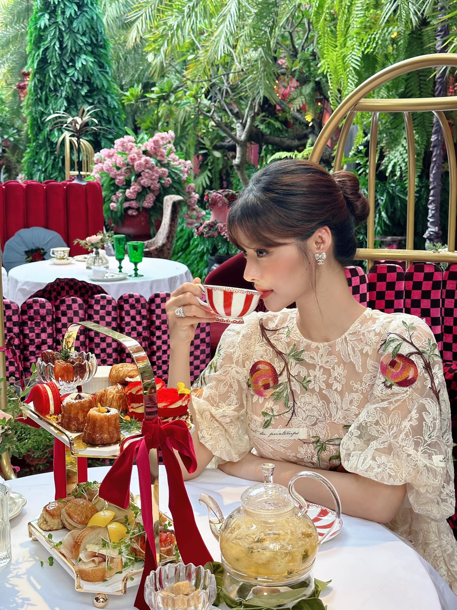 Mỹ nhân gen Z Vbiz hưởng đặc quyền như phú bà hào môn, vướng 2 tin đồn mãi chưa có lời giải- Ảnh 6. Mỹ nhân gen Z Vbiz hưởng đặc quyền như phú bà hào môn, vướng 2 tin đồn mãi chưa có lời giải- Ảnh 6.