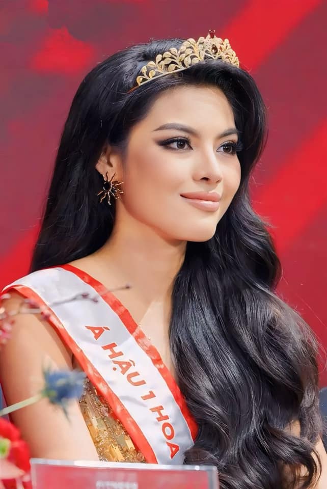 Á hậu Vbiz bị nghi mập mờ chuyện đỗ Harvard, từng nhận