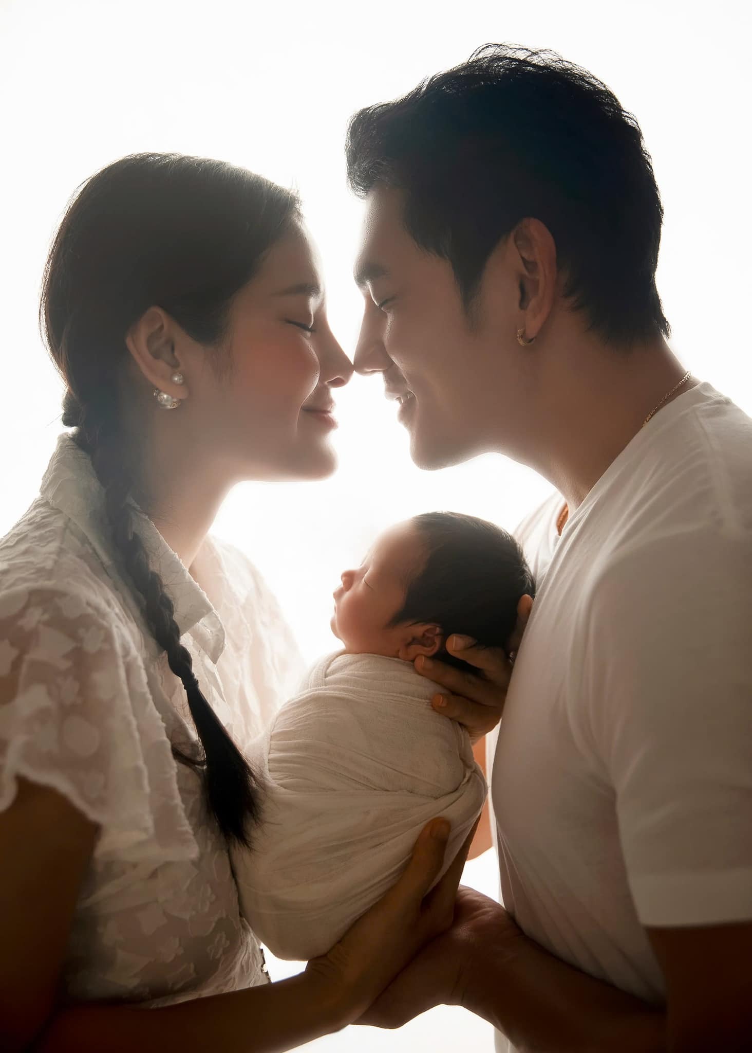 "Phú bà showbiz" tiết lộ về chi phí tổ chức tiệc đầy tháng cho con trai, được ông xã ủng hộ khi quyết định triệt sản 480413054119678101514420161485 160955 1742981599744 174298159986118313574