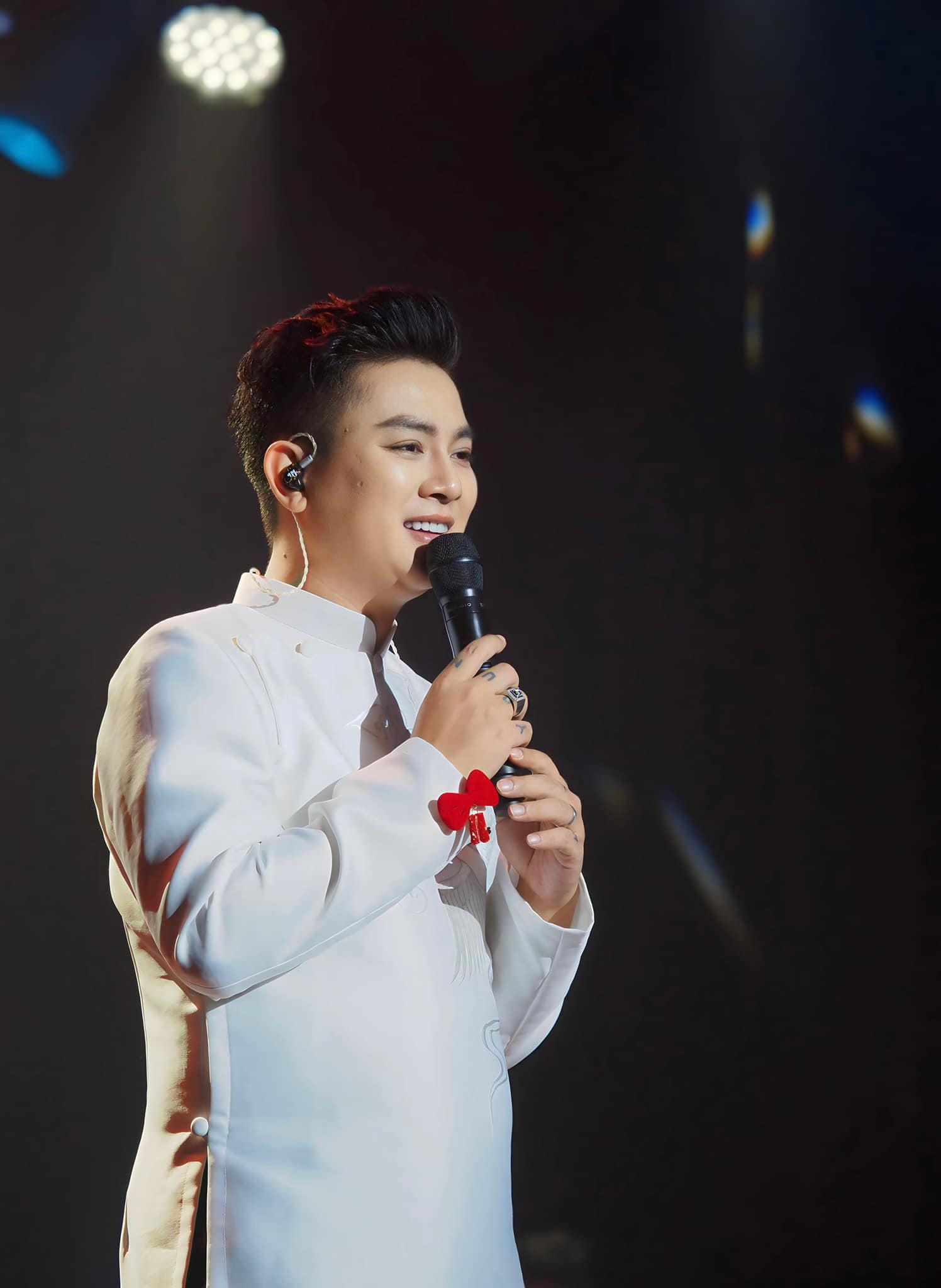 Động thái đầu tiên của Hoài Lâm sau khi Cindy Lư kết hôn- Ảnh 1. Động thái đầu tiên của Hoài Lâm sau khi Cindy Lư kết hôn- Ảnh 1.