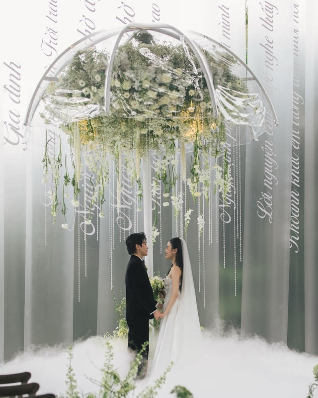 48053241411760064005503294492292581913131709n-173968528678260227987-1739688202260-17396882024811157679972-17397171134271586769692 "Ông mai" sắp xếp cuộc gặp gỡ định mệnh giữa Vũ Cát Tường và vợ 5 năm trước là ai? 48053241411760064005503294492292581913131709n 173968528678260227987 1739688202260 17396882024811157679972 17397171134271586769692