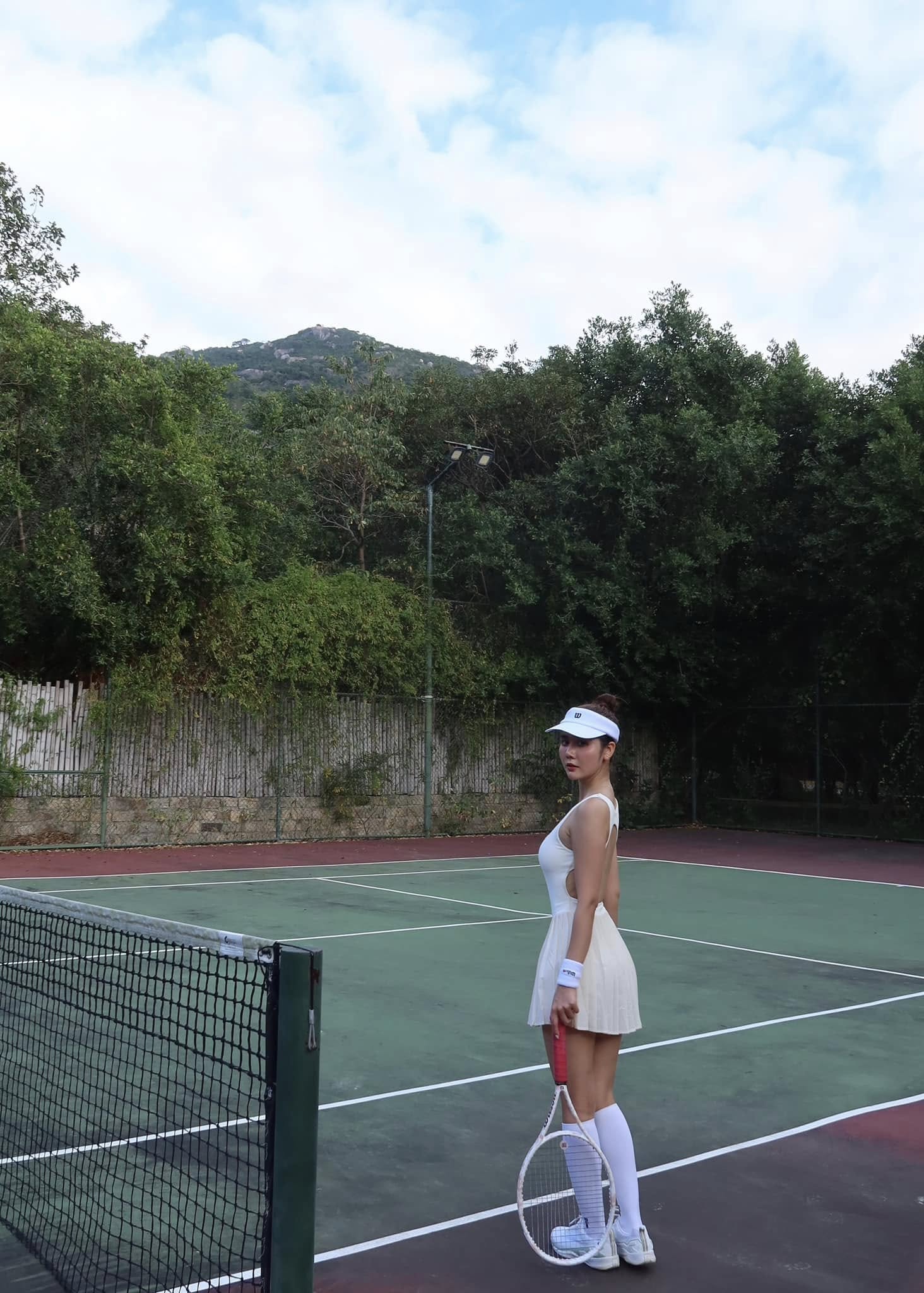 Đẹp như tiên mà đứng cạnh mỹ nhân Vbiz này cũng phải lép vế: Người đâu sang khủng khiếp, mặc gì cũng thành trend- Ảnh 8.