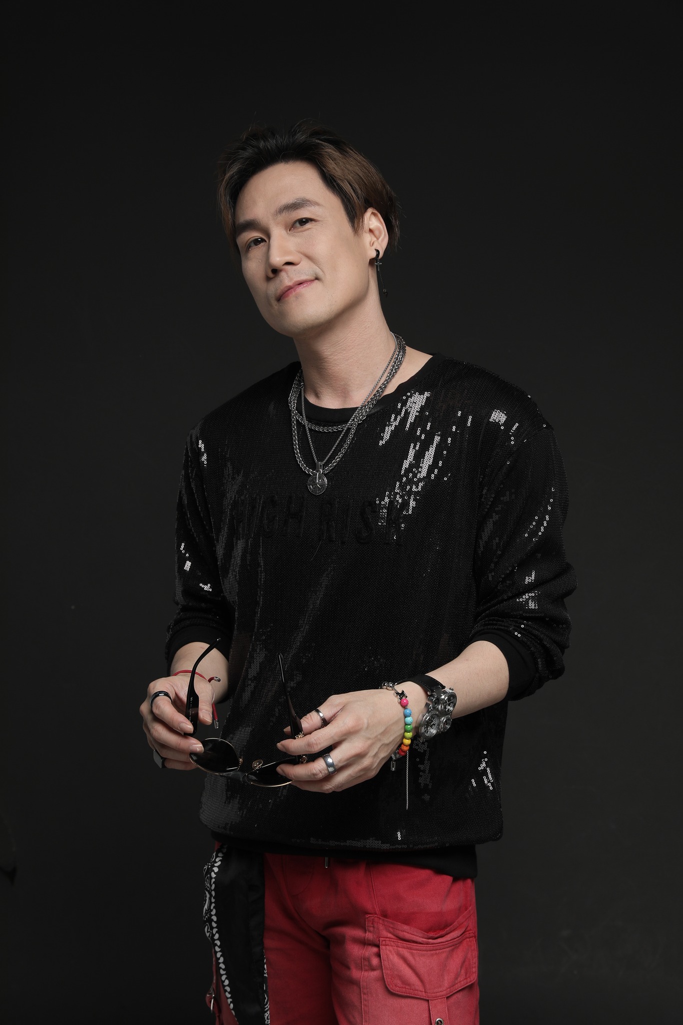 Khánh Phương lên tiếng sau khi bị cơ quan chức năng mời làm việc, nói gì về vụ bị lộ tin nhắn nhóm?- Ảnh 2.