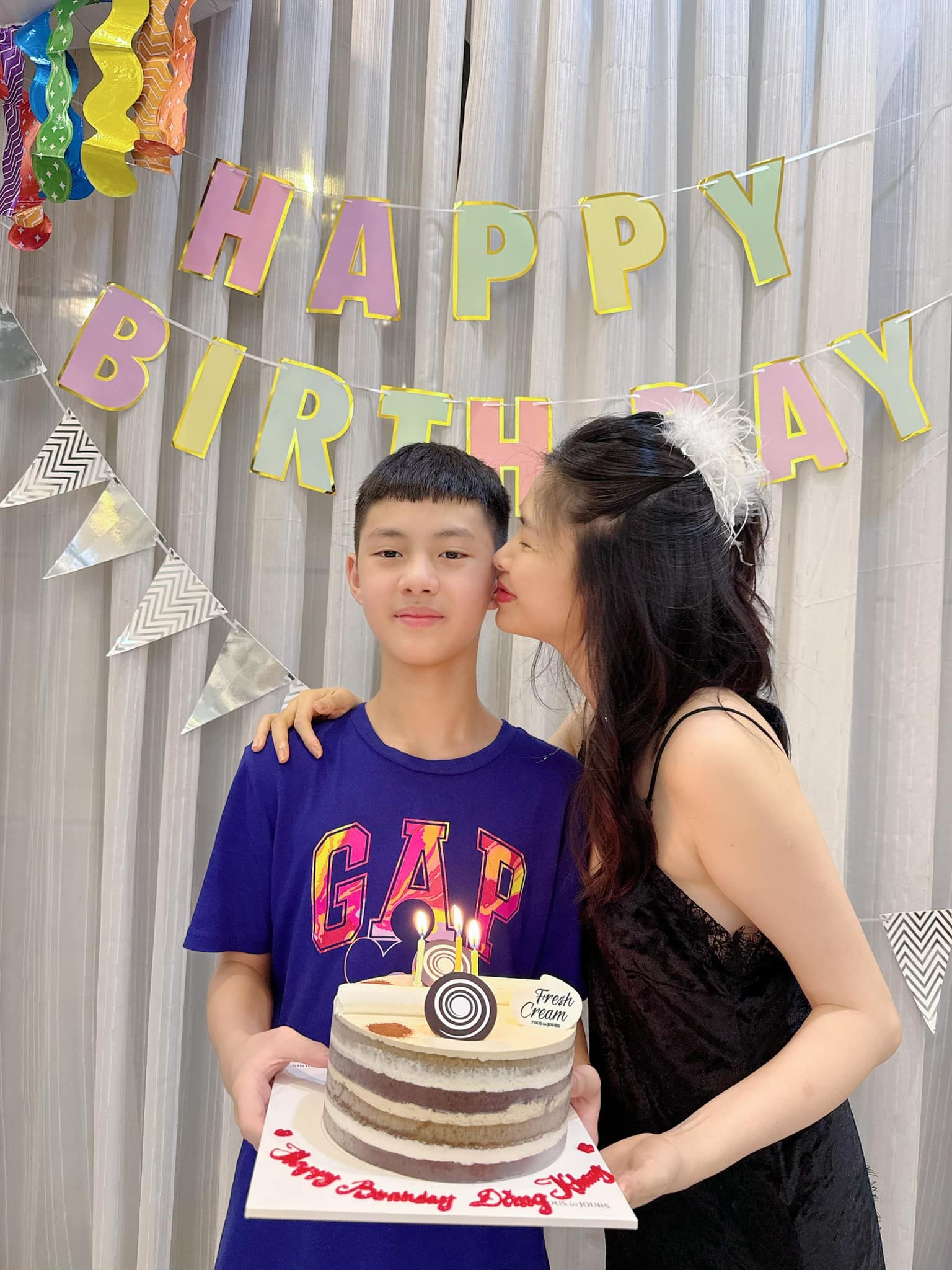 Cậu ấm của Vbiz: Bố mẹ sở hữu chuỗi BĐS khủng từ Việt Nam tới nước ngoài, có thành tích học tập đáng nể- Ảnh 3. Cậu ấm của Vbiz: Bố mẹ sở hữu chuỗi BĐS khủng từ Việt Nam tới nước ngoài, có thành tích học tập đáng nể- Ảnh 3.