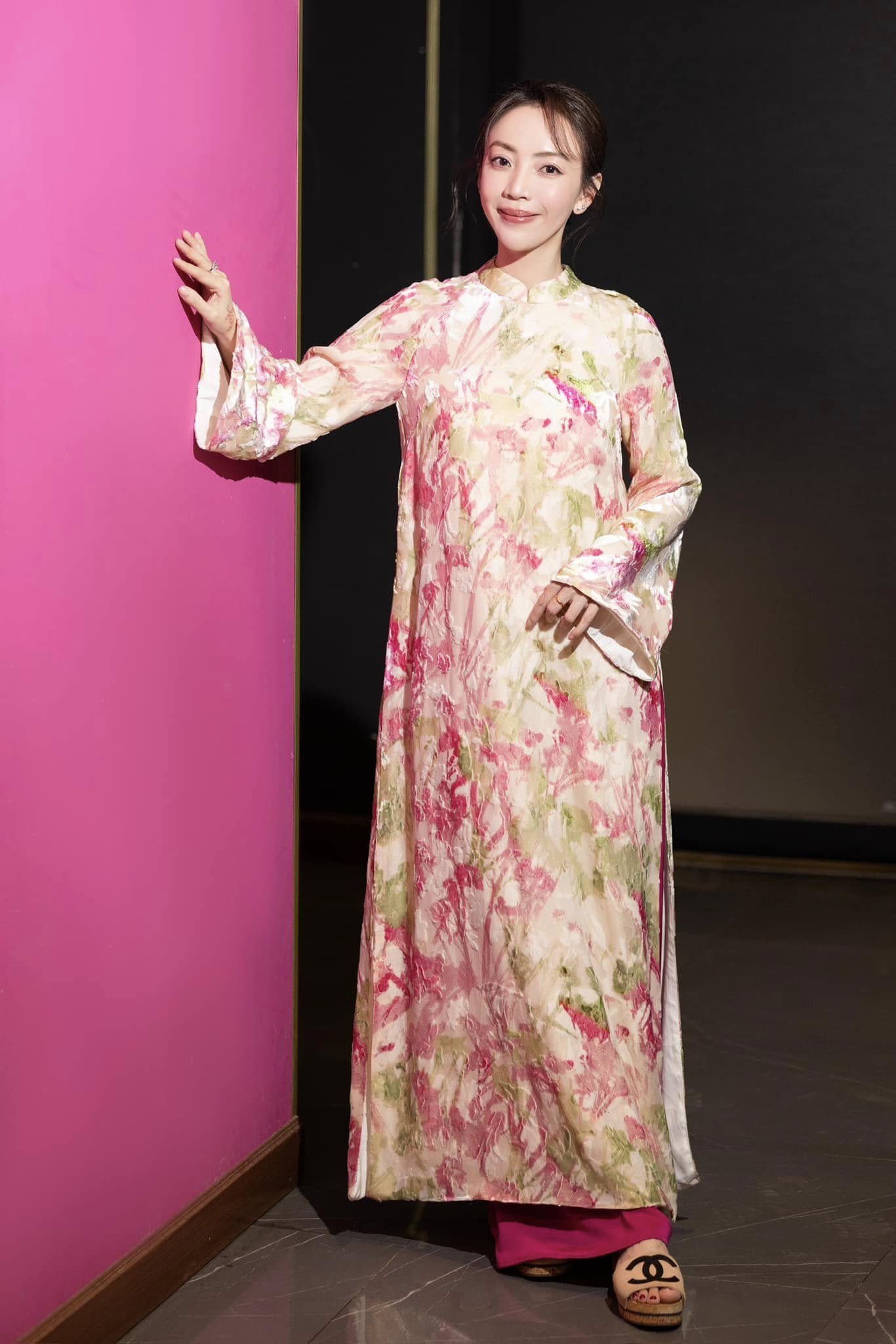 Sao nữ Vbiz bị khán giả đuổi khỏi sân khấu vì “xấu quá”, giờ là phú bà visual thăng hạng ngỡ ngàng- Ảnh 7.