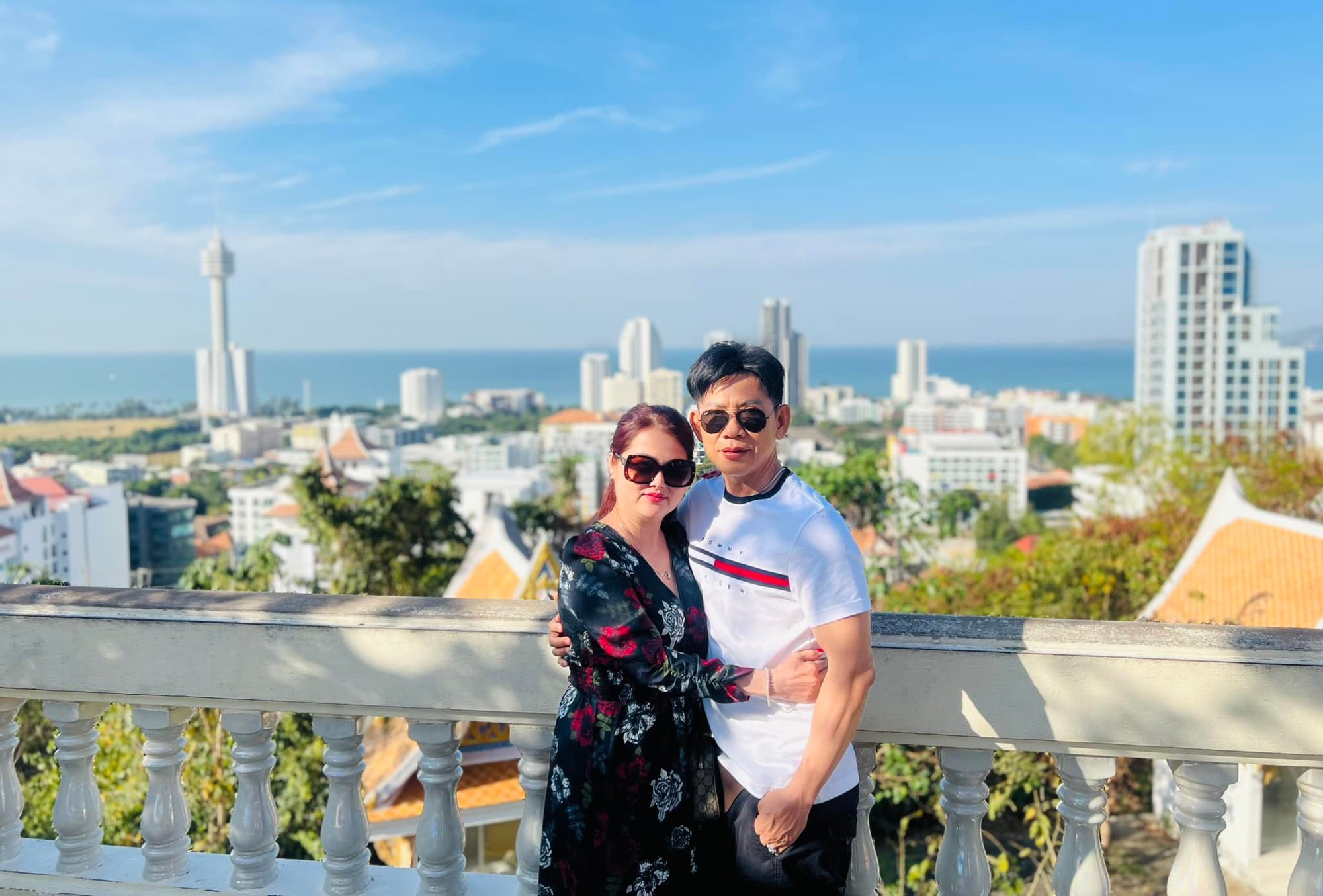 Nam ca sĩ công khai bạn gái ở tuổi U60: Từng là ngôi sao ca nhạc, giờ là thầy giáo dạy Toán, body 6 múi- Ảnh 3.