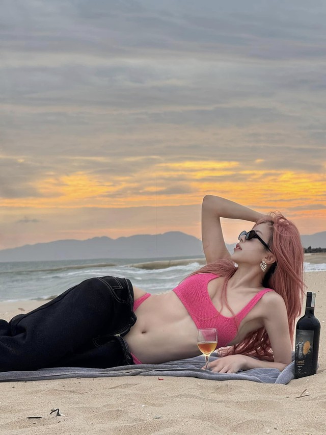 "Chị đẹp" Trang Pháp gia nhập đường đua bikini, sắc vóc nóng hơn thời tiết 48074665111793448535633254495824298342440176n 17420112626921457542785