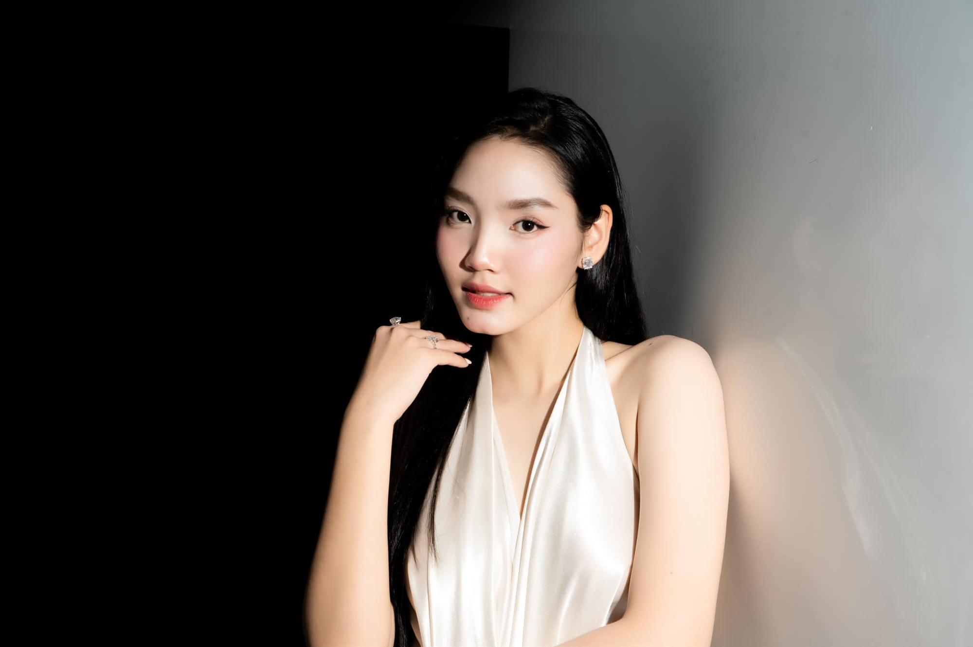 Mỹ nhân Việt mới 17 tuổi đã được săn đón tới tận cửa lớp học, hút 3 triệu view nhờ mặt mộc đẹp tuyệt đối- Ảnh 5. Mỹ nhân Việt mới 17 tuổi đã được săn đón tới tận cửa lớp học, hút 3 triệu view nhờ mặt mộc đẹp tuyệt đối- Ảnh 5.