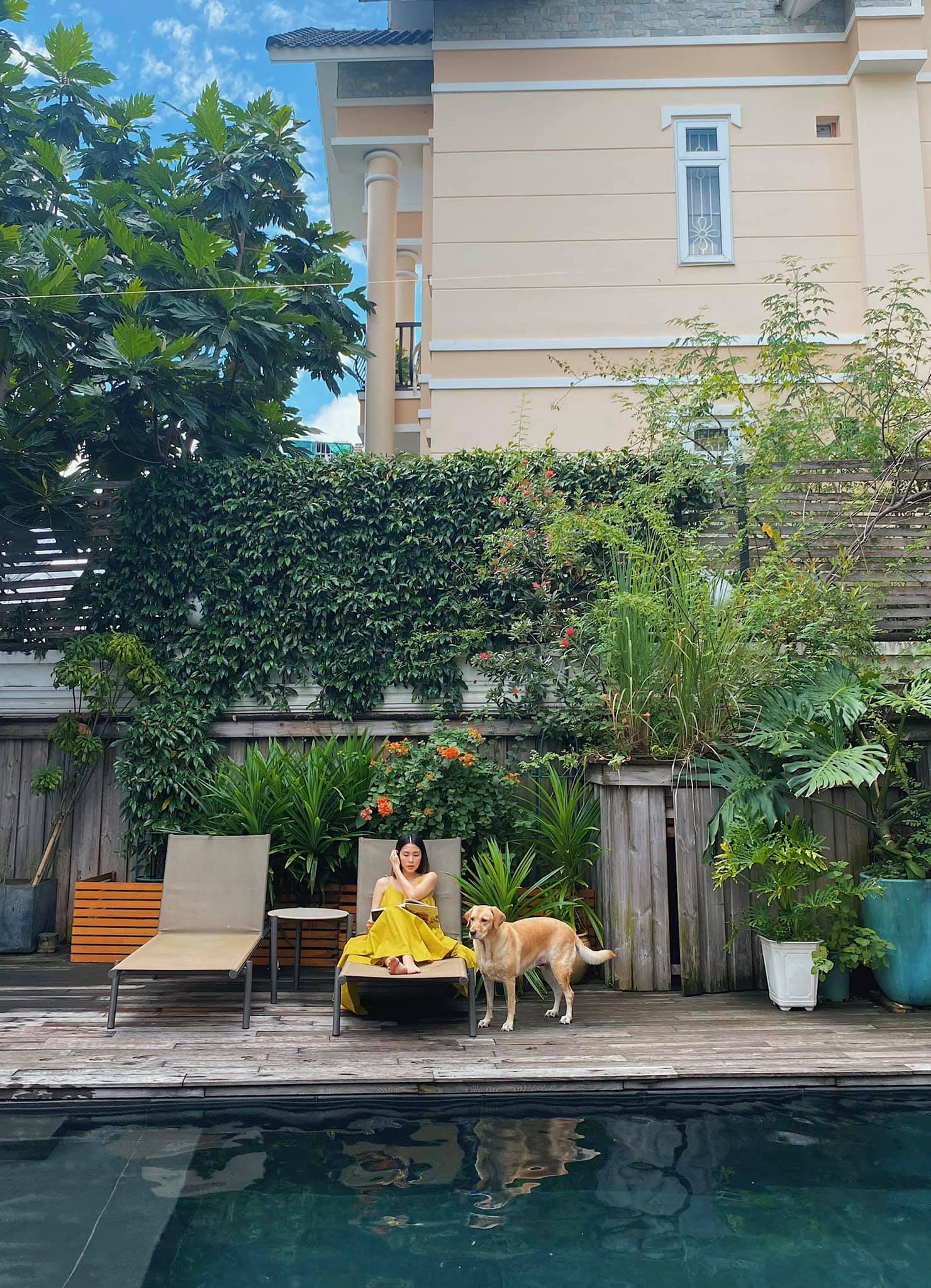 Ngọc nữ đẹp nhất Việt Nam là bà chủ chuỗi nhà hàng bề thế, sinh 3 con cho đại gia, U40 đẹp nóng bỏng- Ảnh 7.