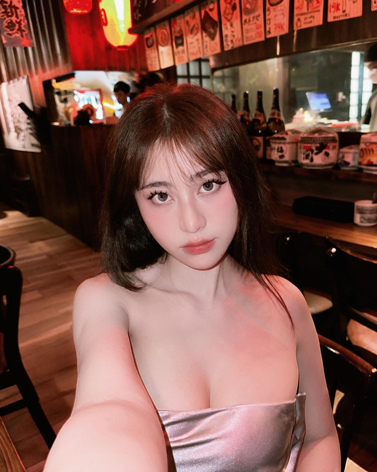 Nữ TikToker biến hình phong cách