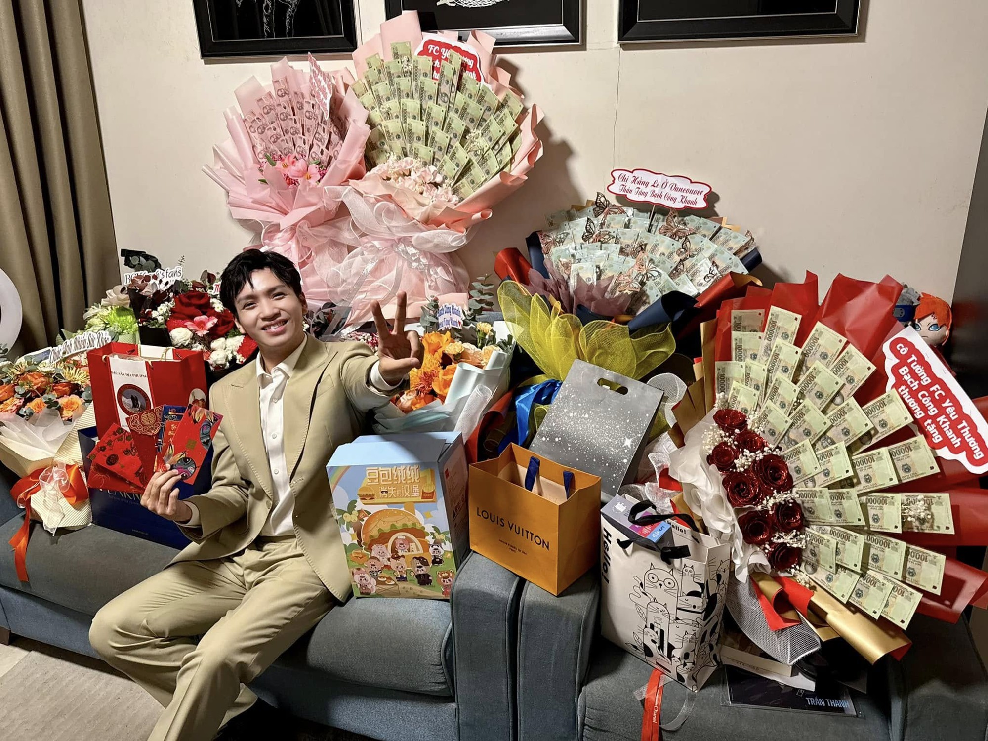 Nam nghệ sĩ Việt nổi tiếng: 35 tuổi vẫn độc thân, đi hát được lì xì nhiều hơn cả tiền cát-xê- Ảnh 3.