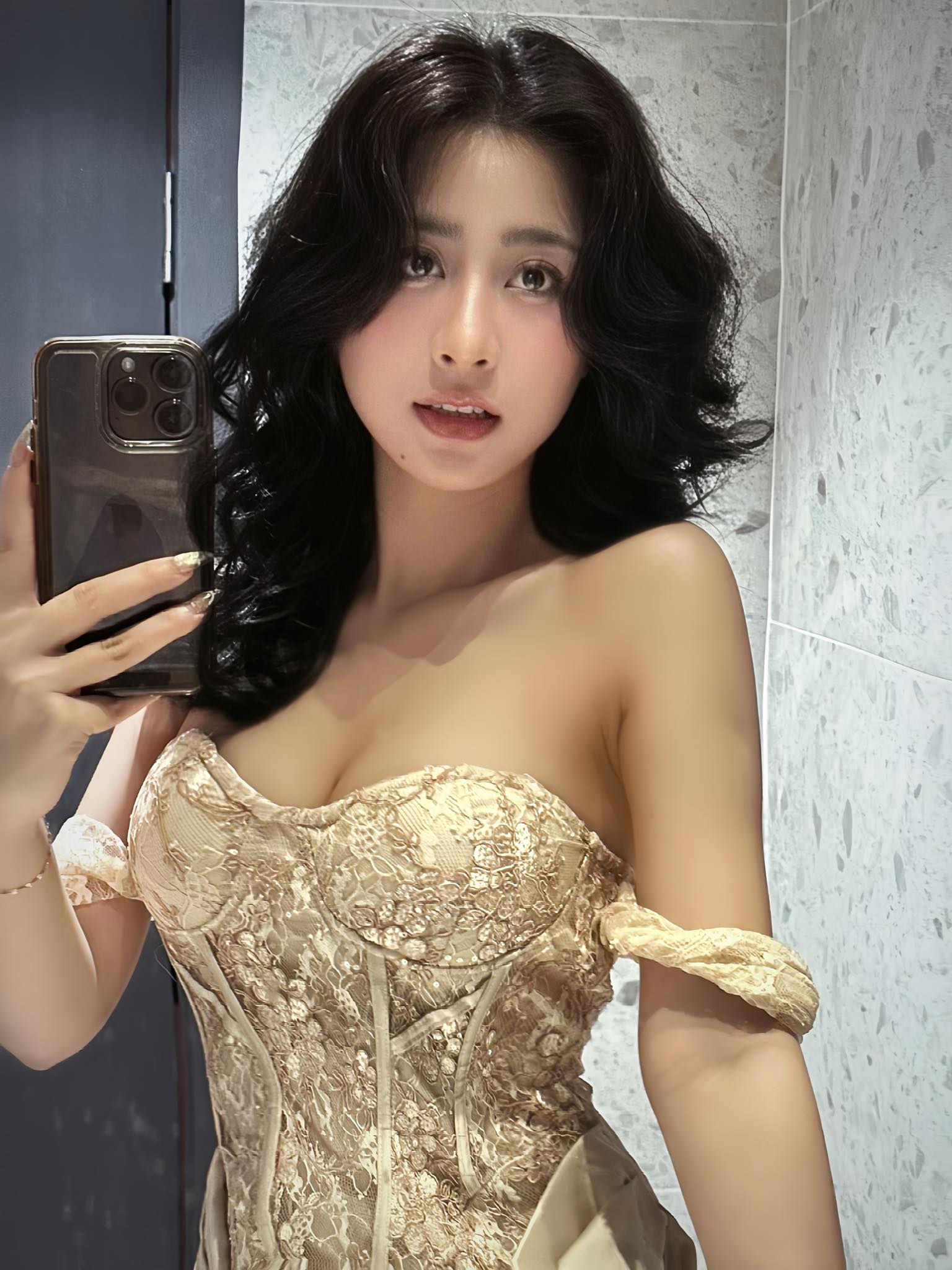 Nữ TikToker biến hình phong cách