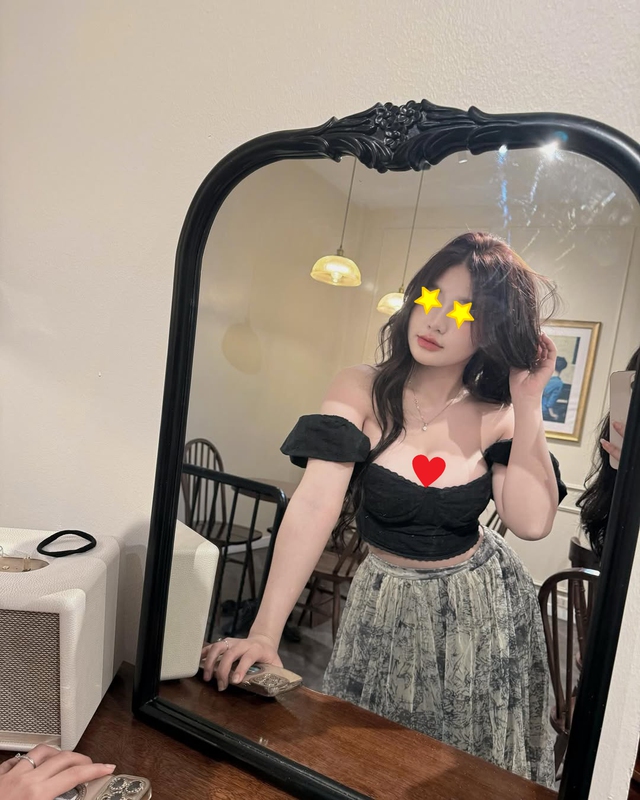 Bất chấp tin đồn nhạy cảm, TikToker “gây bão” vẫn đều đặn khoe dáng khiến người xem bàn tán xôn xao- Ảnh 1. Bất chấp tin đồn nhạy cảm, TikToker “gây bão” vẫn đều đặn khoe dáng khiến người xem bàn tán xôn xao- Ảnh 1.