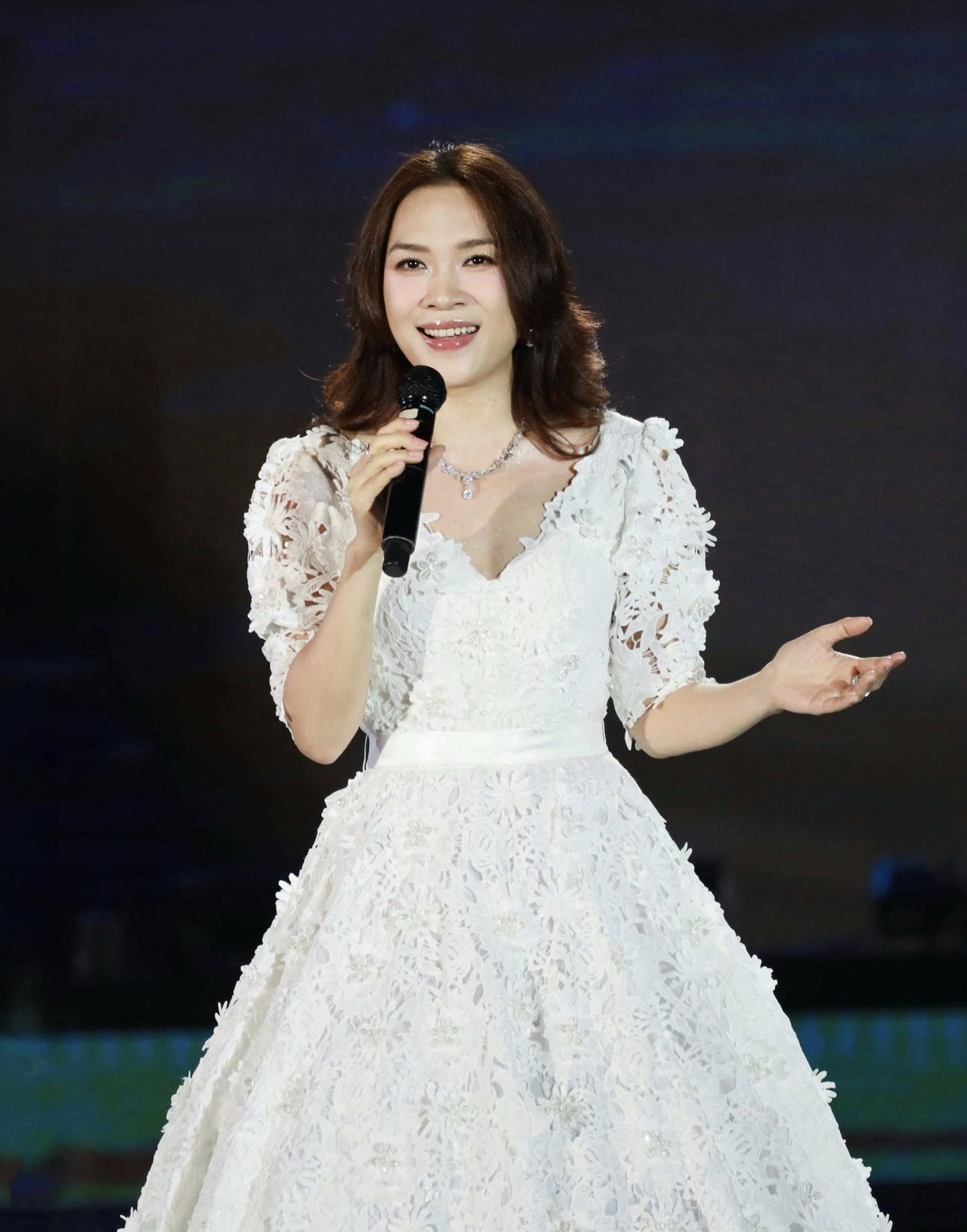 Quá khứ liên hoàn thị phi của Bảo Uyên - học trò Mỹ Tâm- Ảnh 5. Quá khứ liên hoàn thị phi của Bảo Uyên - học trò Mỹ Tâm- Ảnh 5.