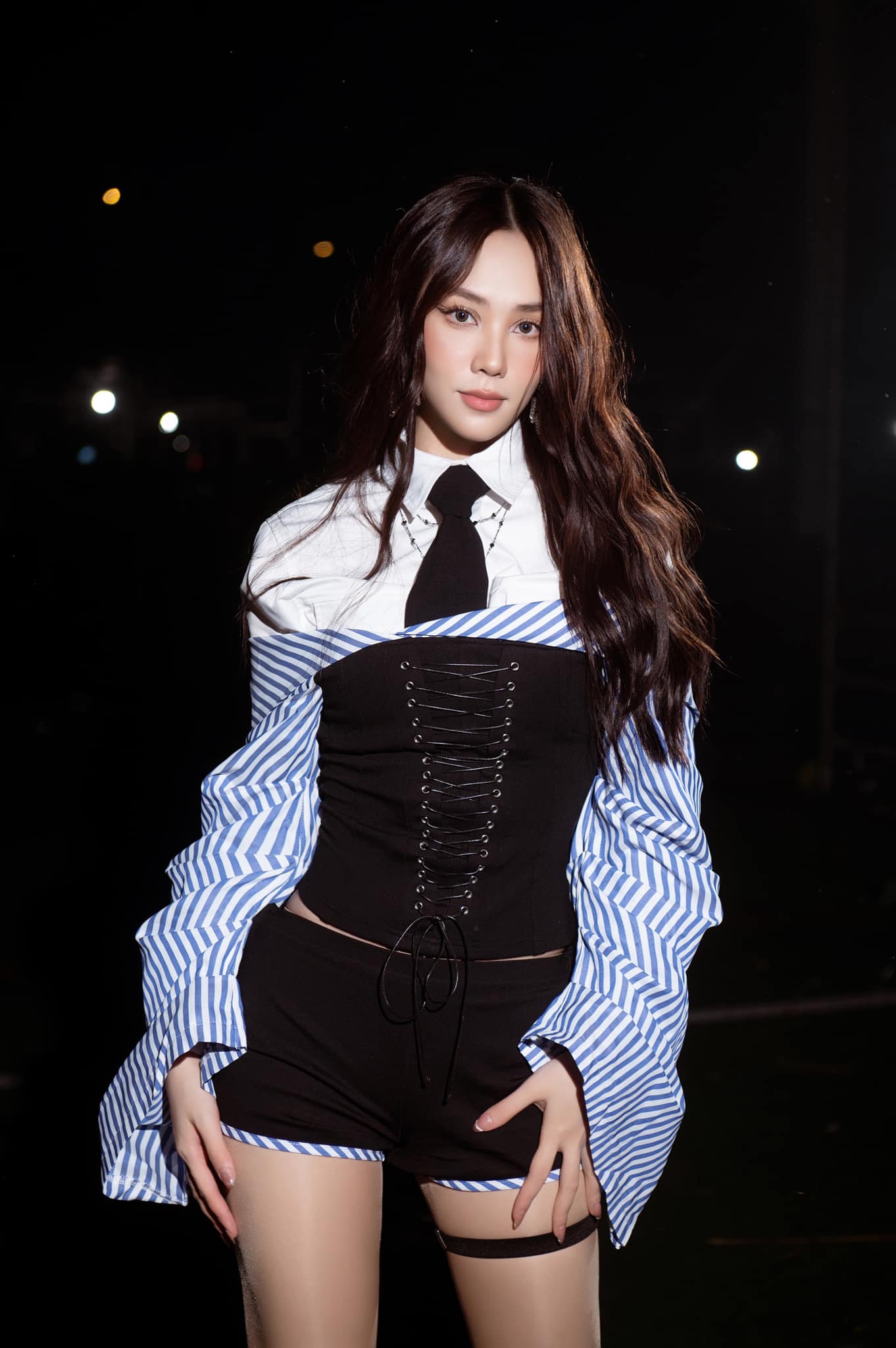 2 nàng hậu bị công ty Sen Vàng