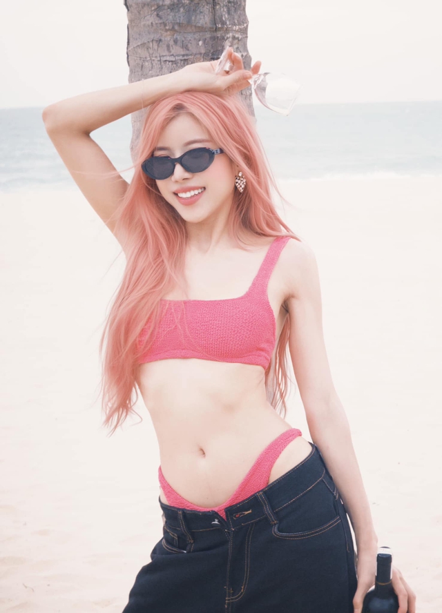 "Chị đẹp" Trang Pháp gia nhập đường đua bikini, sắc vóc nóng hơn thời tiết 48101021111793447502300028283105866507125835n 1742011262769791200131