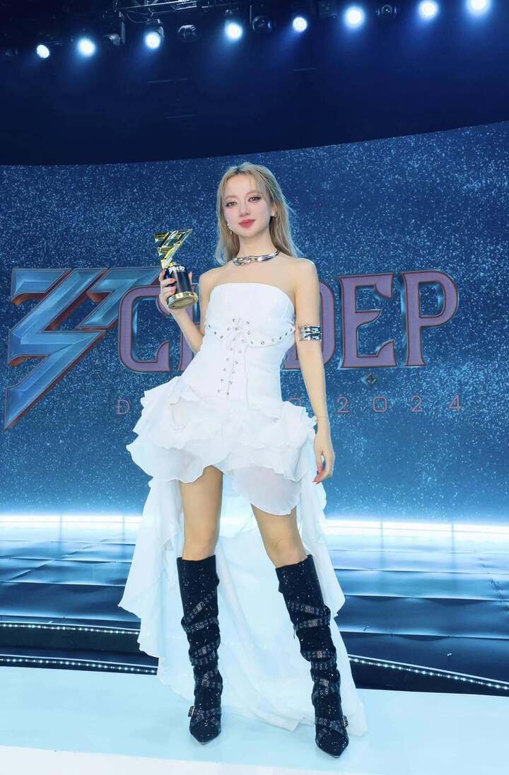 "Thần đồng âm nhạc" nổi không kém Xuân Mai từng đi bưng phở, bán trà sữa ở Mỹ 4810247961160998645384762777004528487386083n 23022908 1750637596250 175063759646992178741