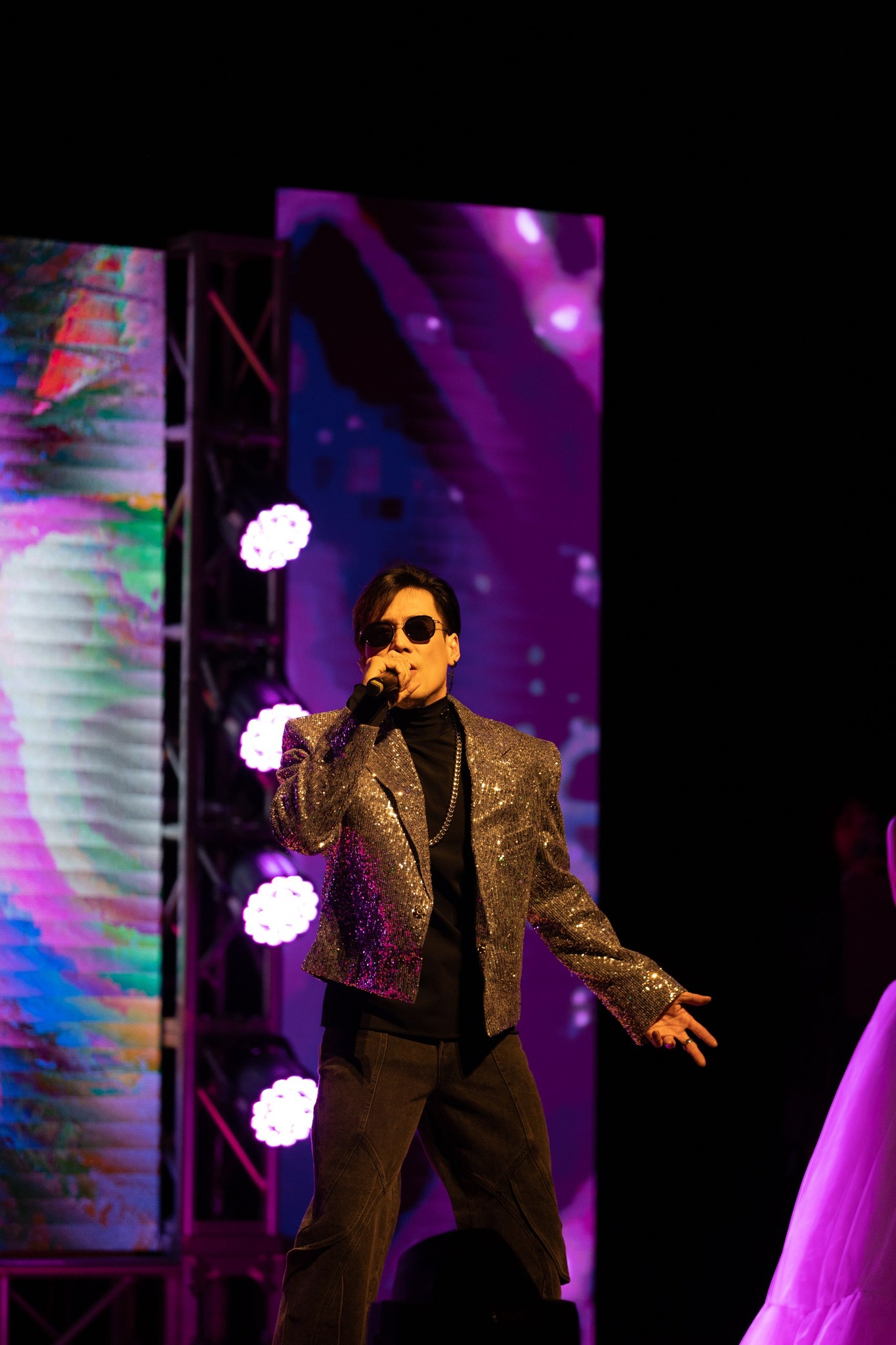 Nam ca sĩ Vbiz là đại gia ngầm, tuổi 44 trẻ trung như đôi mươi, sống một mình trong căn nhà 200 tỷ- Ảnh 8.