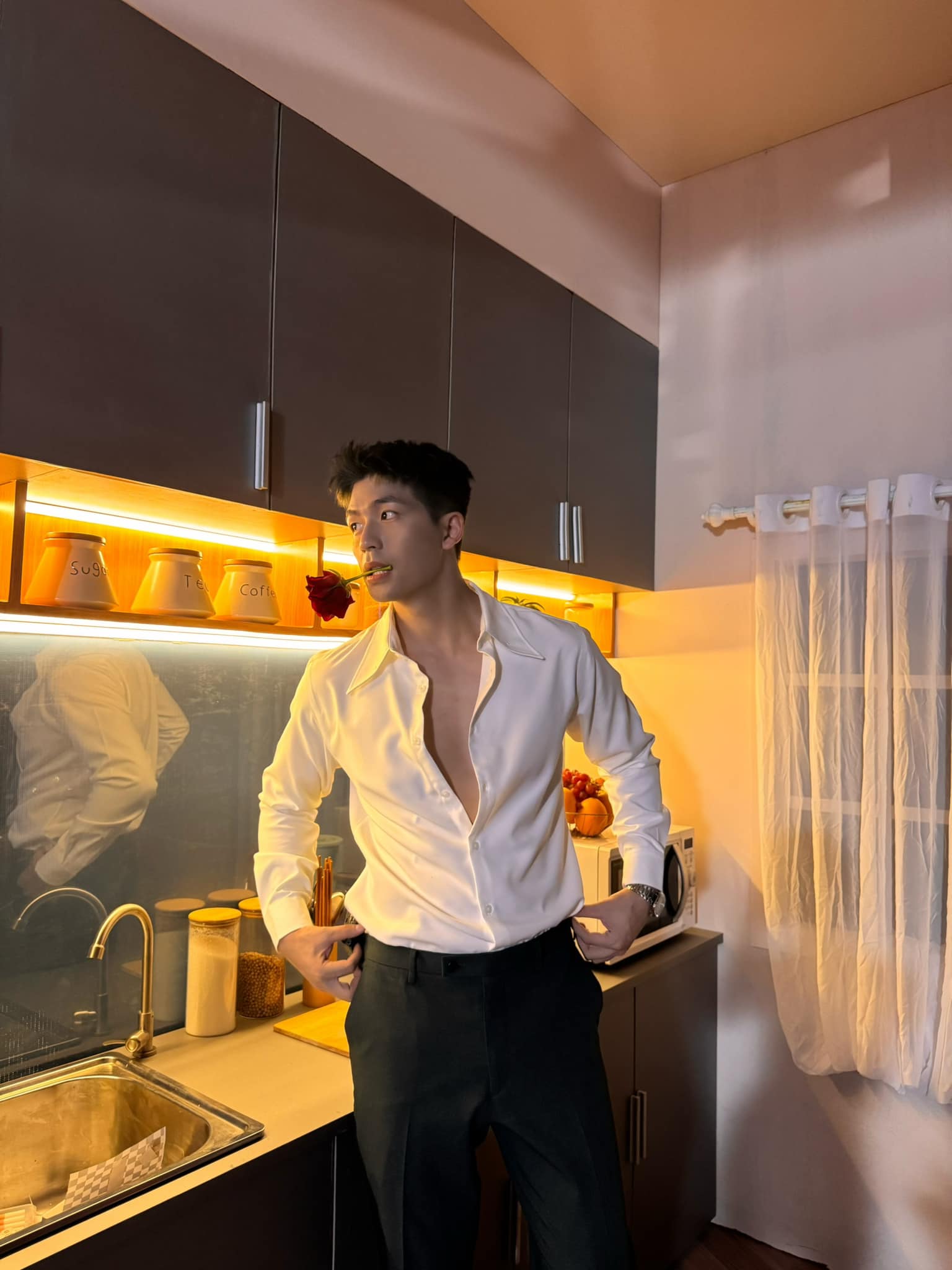 Bức ảnh làm lộ thái độ Tiểu Vy giữa lúc Quốc Anh bị tấn công vì drama