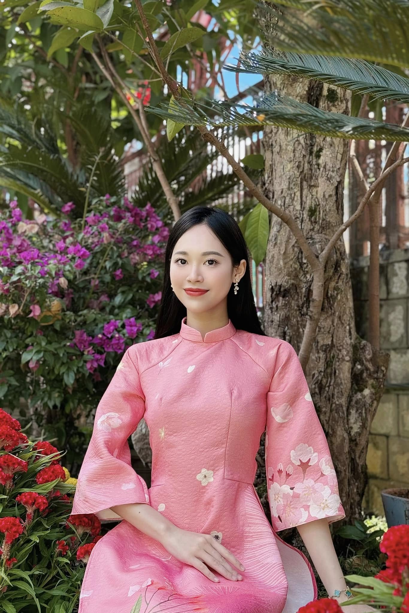 Á hậu Trịnh Thuỳ Linh dạo này: Ở ẩn 6 tháng, lộ loạt