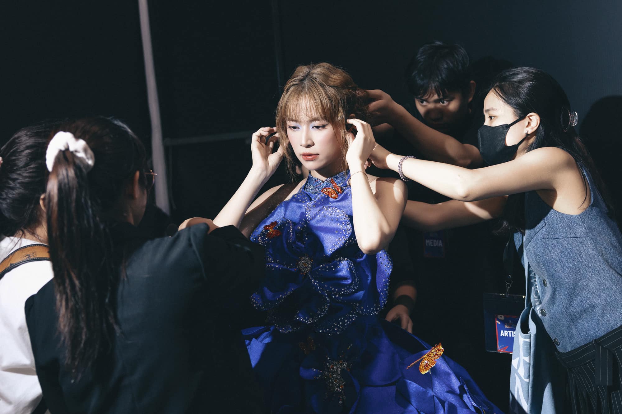 Chuyện gì đã xảy ra khiến Hoàng Thùy Linh không còn như xưa?- Ảnh 3. Chuyện gì đã xảy ra khiến Hoàng Thùy Linh không còn như xưa?- Ảnh 3.