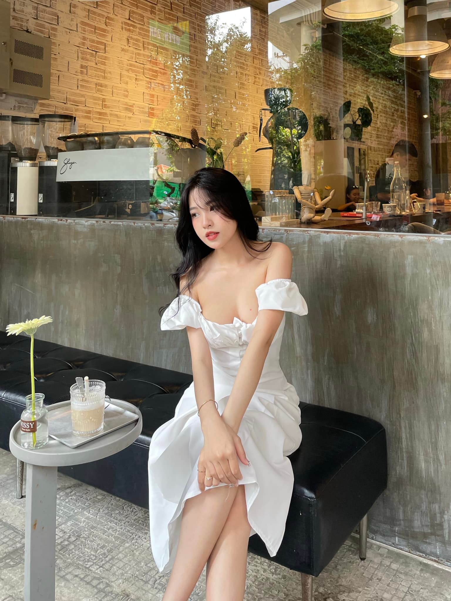 "Ngắm nhiều sẽ phát sinh tình cảm": Cận cảnh nhan sắc hot girl trăm nghìn lượt theo dõi 48147748421286082509024956253343642577125940n 1756463505650870974217 1756515486523 17565154867351961094185