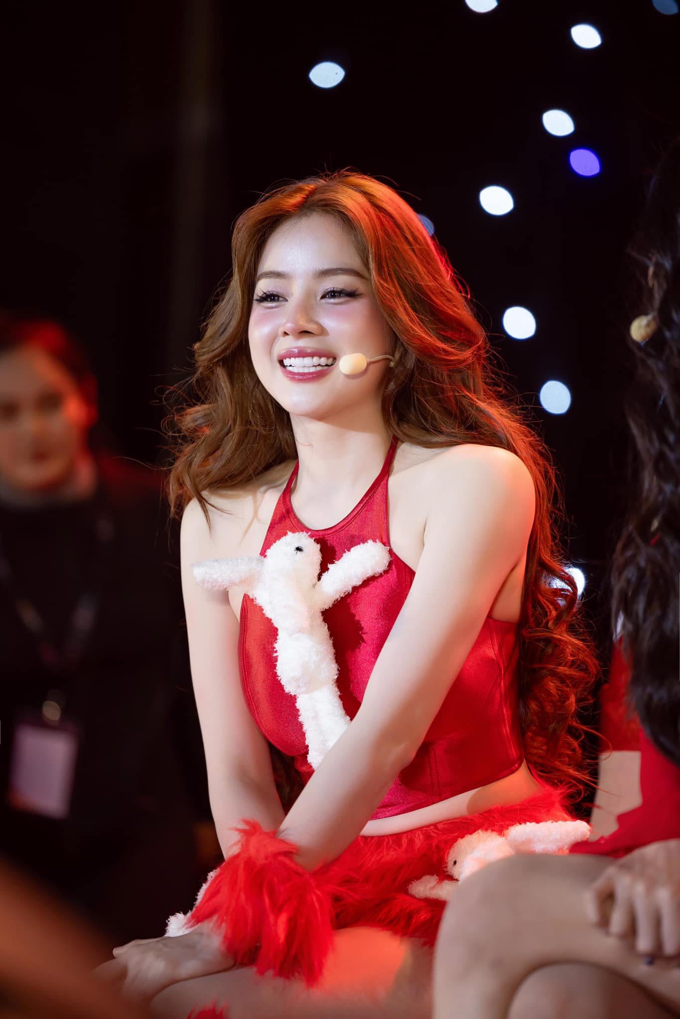 Ngắm DJ Mie diện bikini kín đáo, vẫn cuốn hút gây