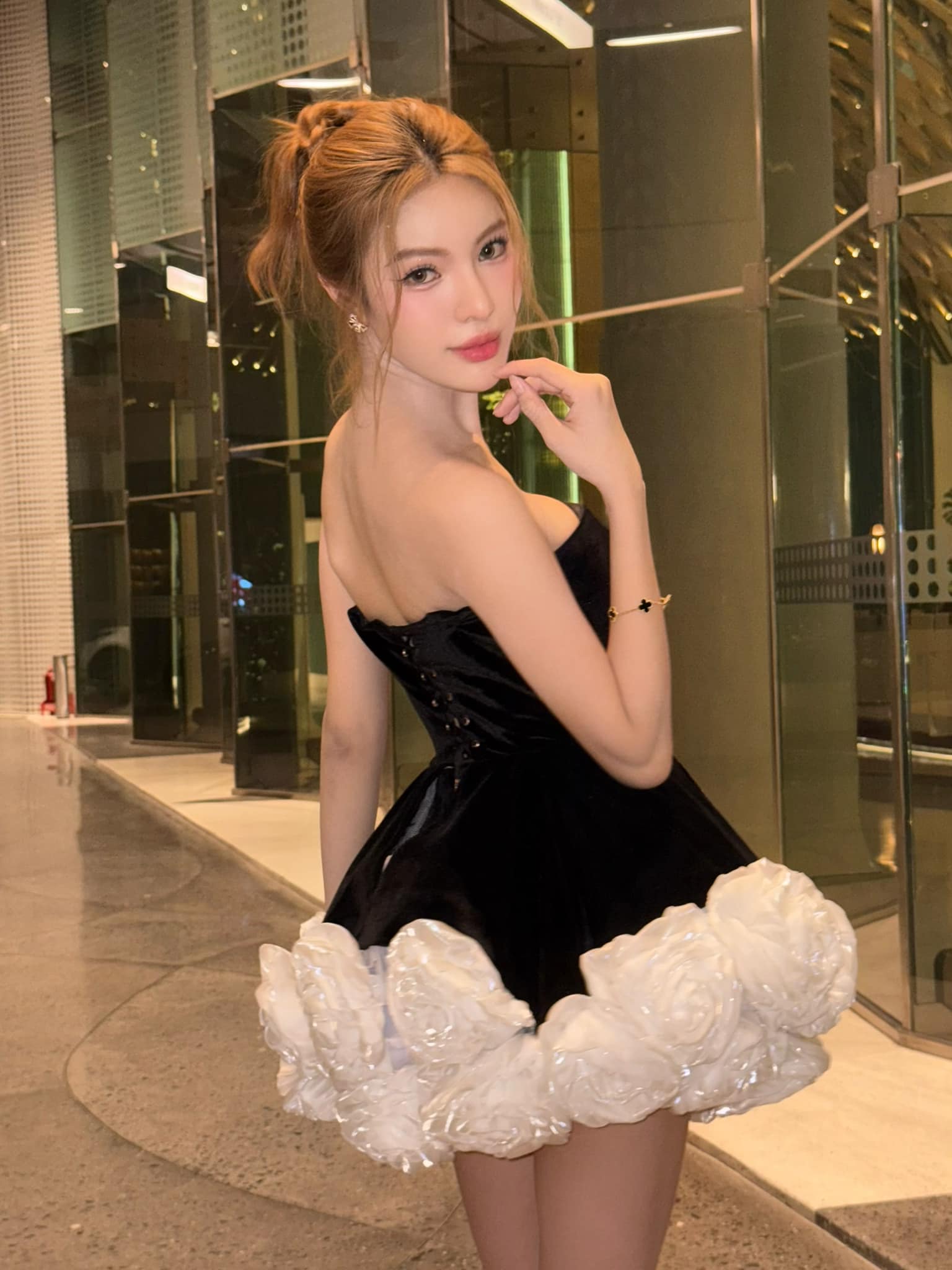 2 nàng hậu Vbiz từng thân thiết nay nghi đã