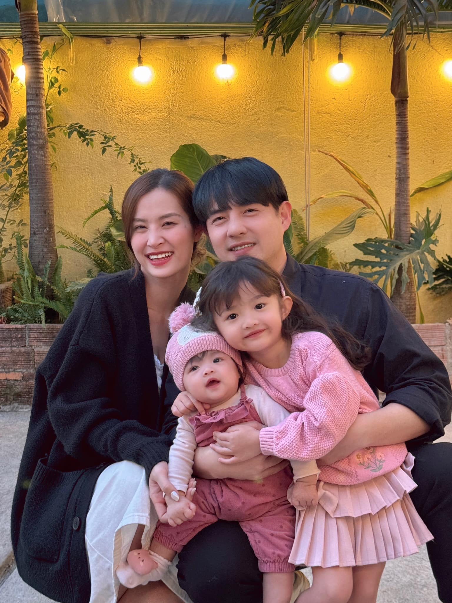 2 tiểu thư chính hiệu của Vbiz: Bố là thiếu gia tập đoàn nhựa giàu nức tiếng, mẹ là ca sĩ top đầu- Ảnh 8.