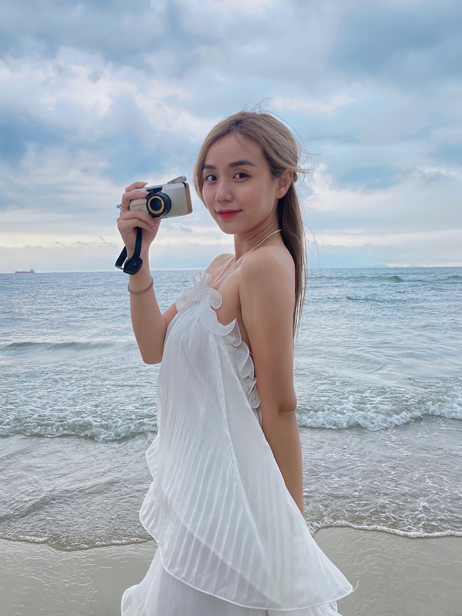 Nhan sắc mẹ đơn thân 2 con khiến nam ca sĩ Việt nổi tiếng si mê, làm đám cưới hoành tráng- Ảnh 2. Nhan sắc mẹ đơn thân 2 con khiến nam ca sĩ Việt nổi tiếng si mê, làm đám cưới hoành tráng- Ảnh 2.