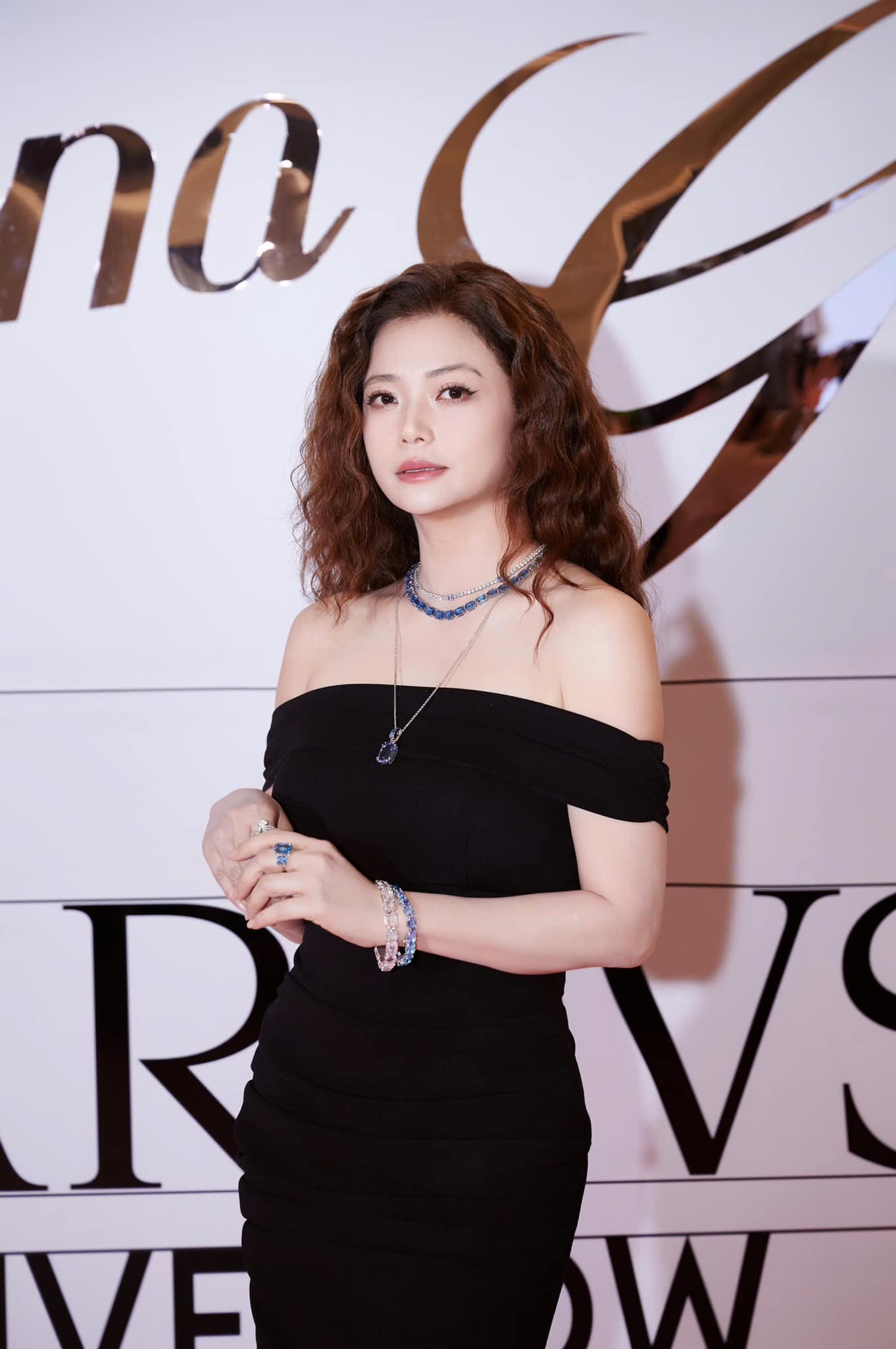 Màn lột xác quá gắt của mỹ nhân Việt đẹp như Triệu Vy, đổi mỗi kiểu tóc mà tưởng vừa hút mỡ gọt cằm- Ảnh 4. Màn lột xác quá gắt của mỹ nhân Việt đẹp như Triệu Vy, đổi mỗi kiểu tóc mà tưởng vừa hút mỡ gọt cằm- Ảnh 4.